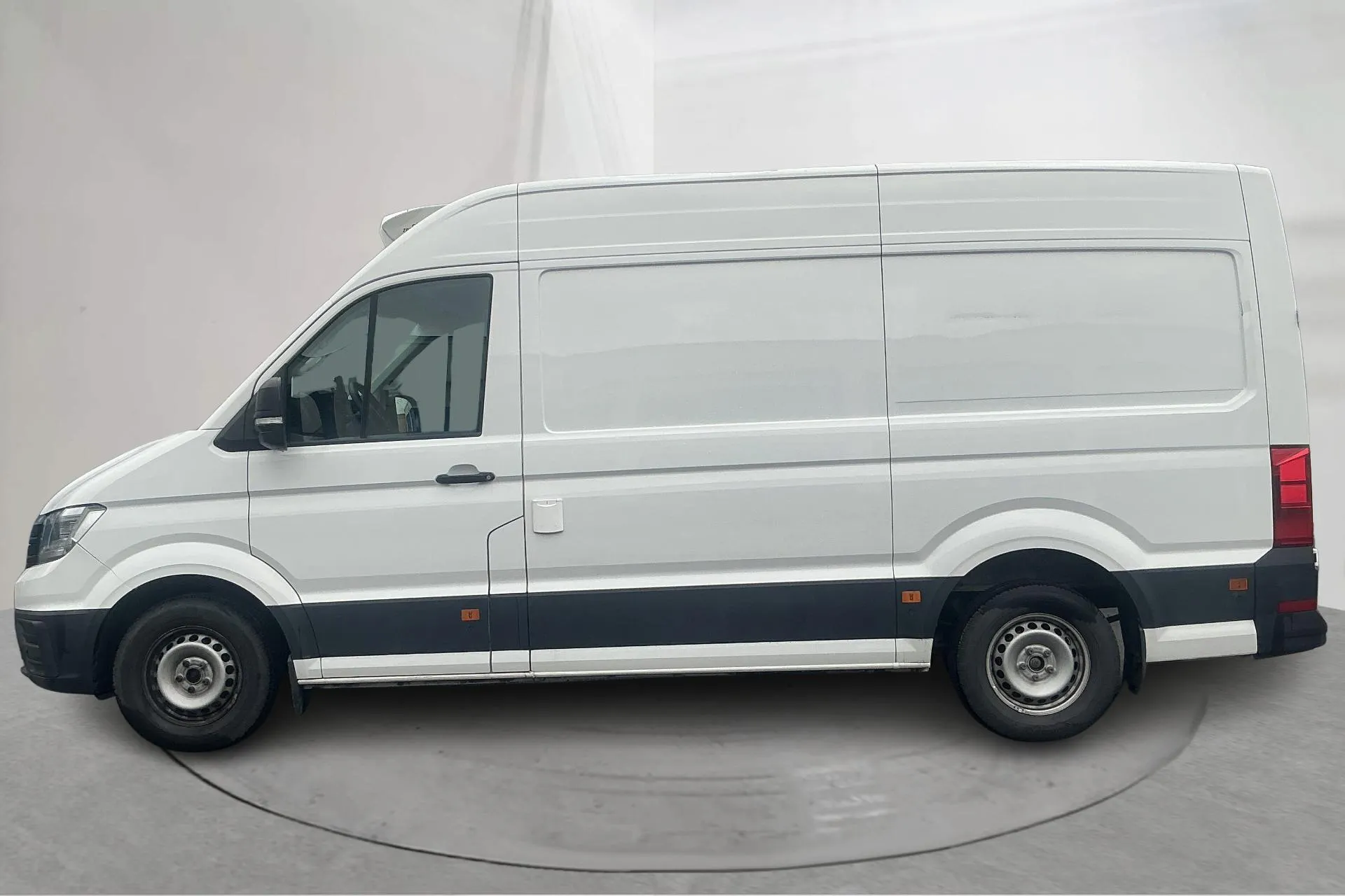 Presentation photo 2 of 25: VW Crafter 35 2.0 TDI Skåp 4Motion (177hk) - 53 900 km - Automatic - white - 2019
