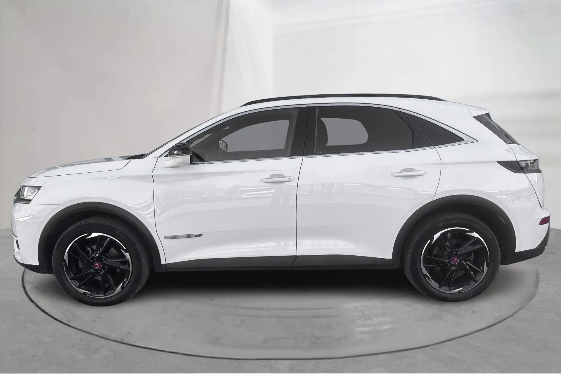 Presentationsfoto 2 av 17: DS DS7 Crossback PureTech (180hk) - 6 623 mil - Automat - vit - 2023