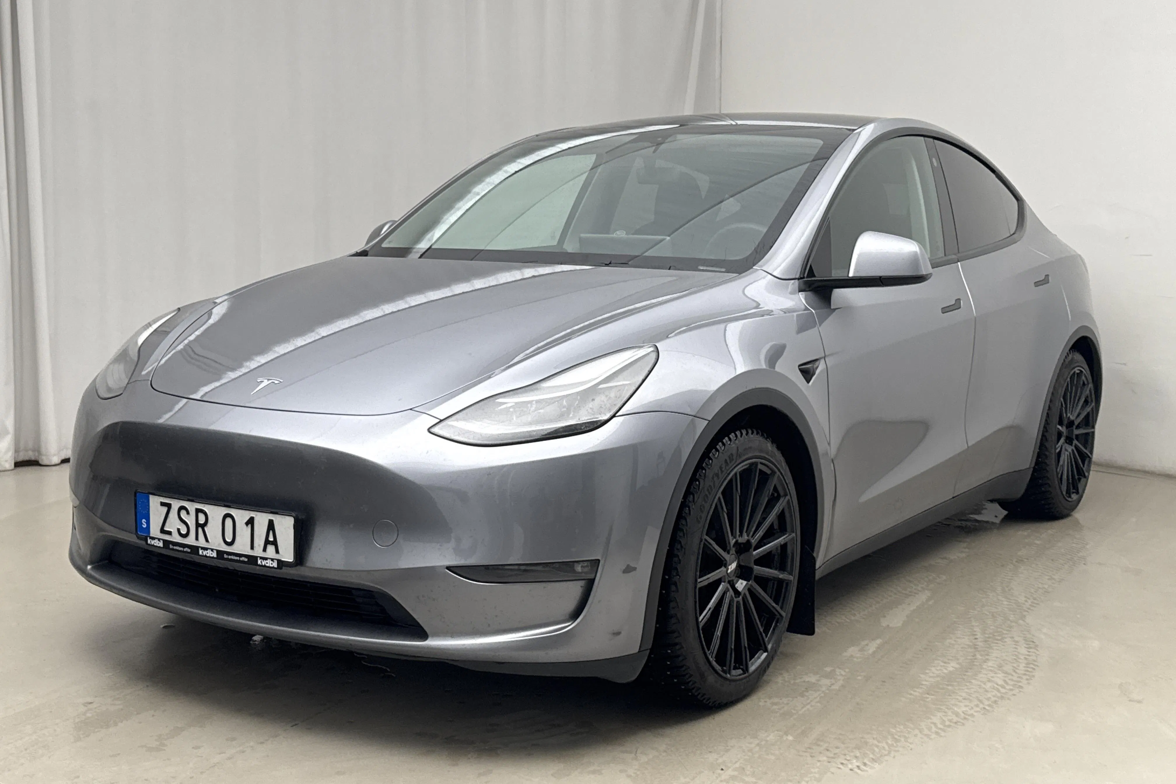 Presentation photo 1 of 19: Tesla Model Y Performance Dual Motor AWD - 91 430 km - Automatic - gray - 2023