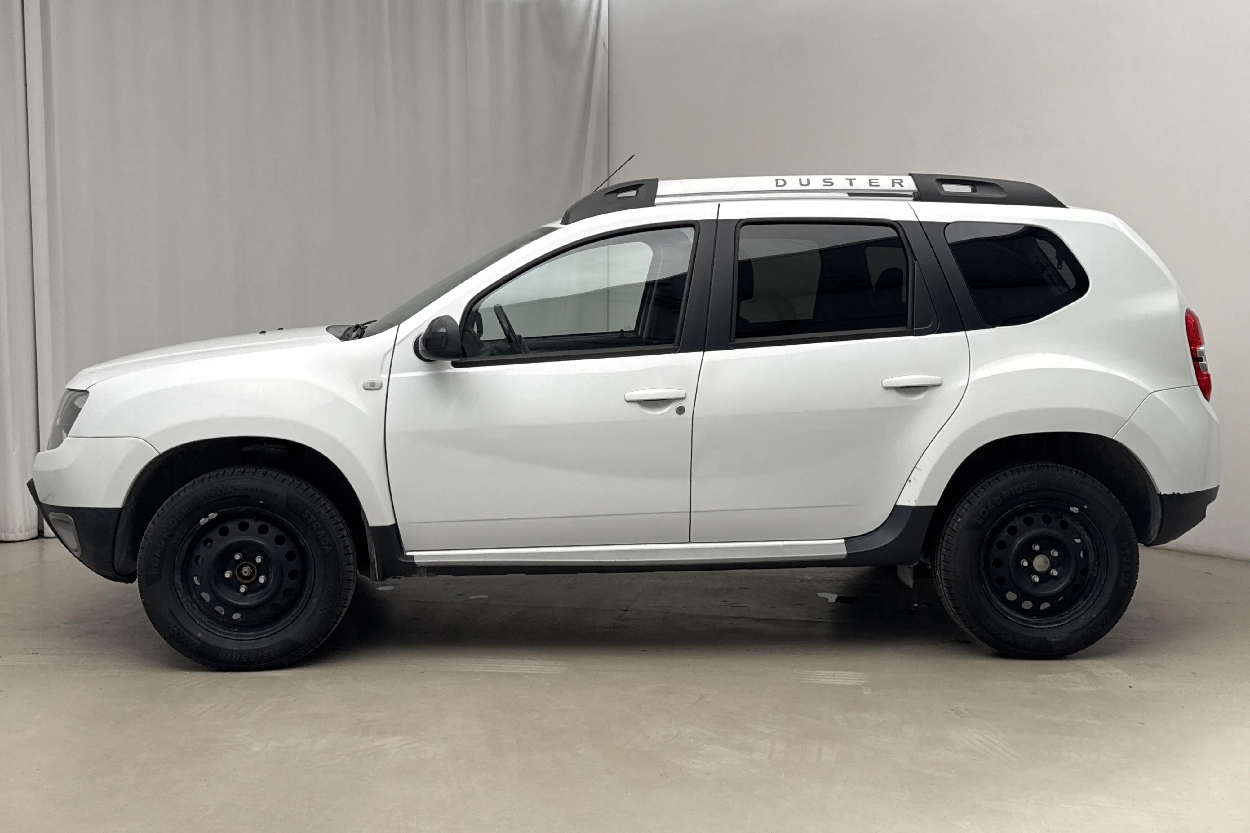 Presentationsfoto 2 av 16: Dacia Duster 1.2 4x2 (125hk) - 8 320 mil - Manuell - vit - 2017