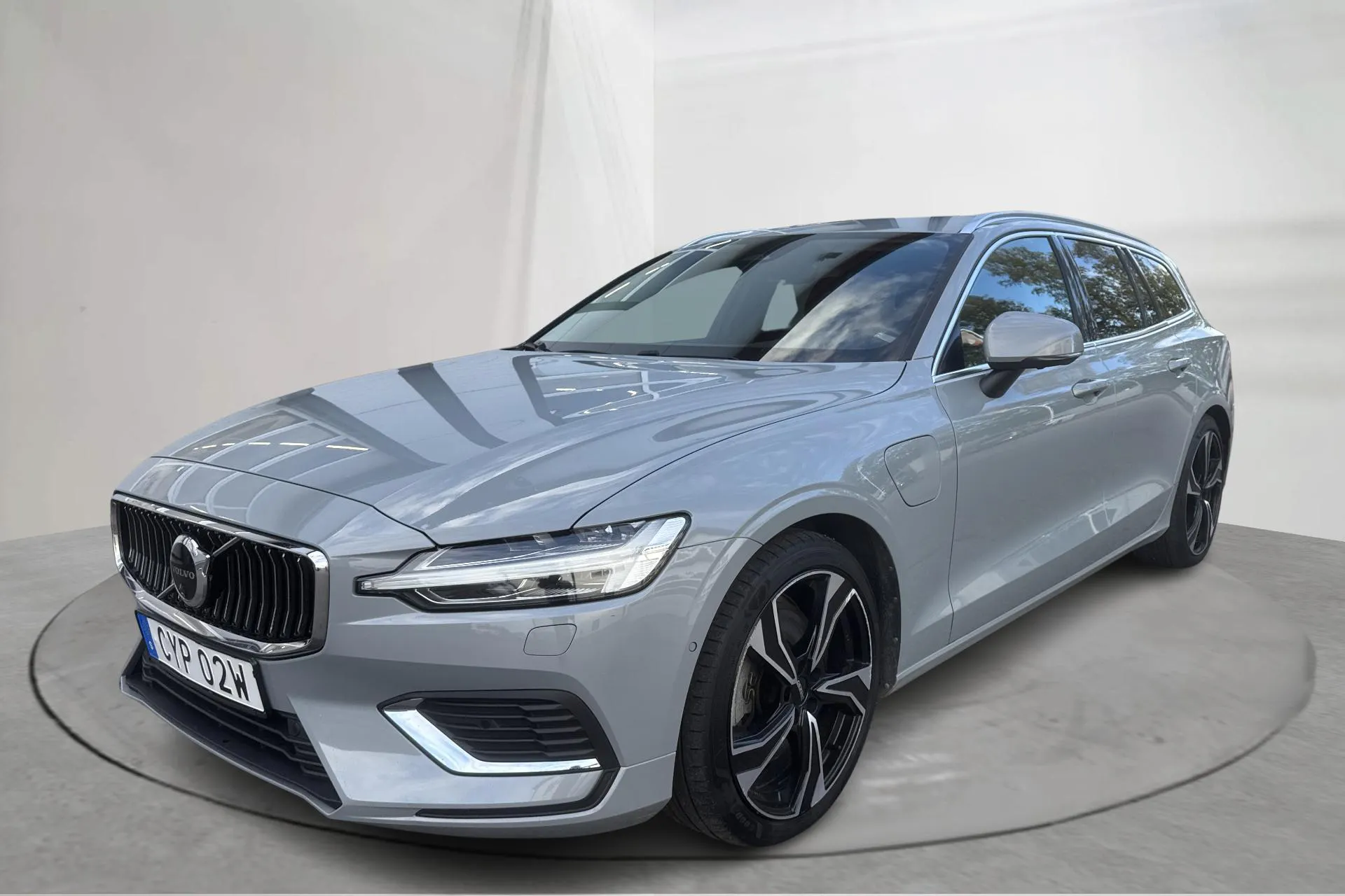 Presentationsfoto 1 av 19: Volvo V60 T6 AWD Recharge (350hk) - 11 694 mil - Automat - grå - 2024