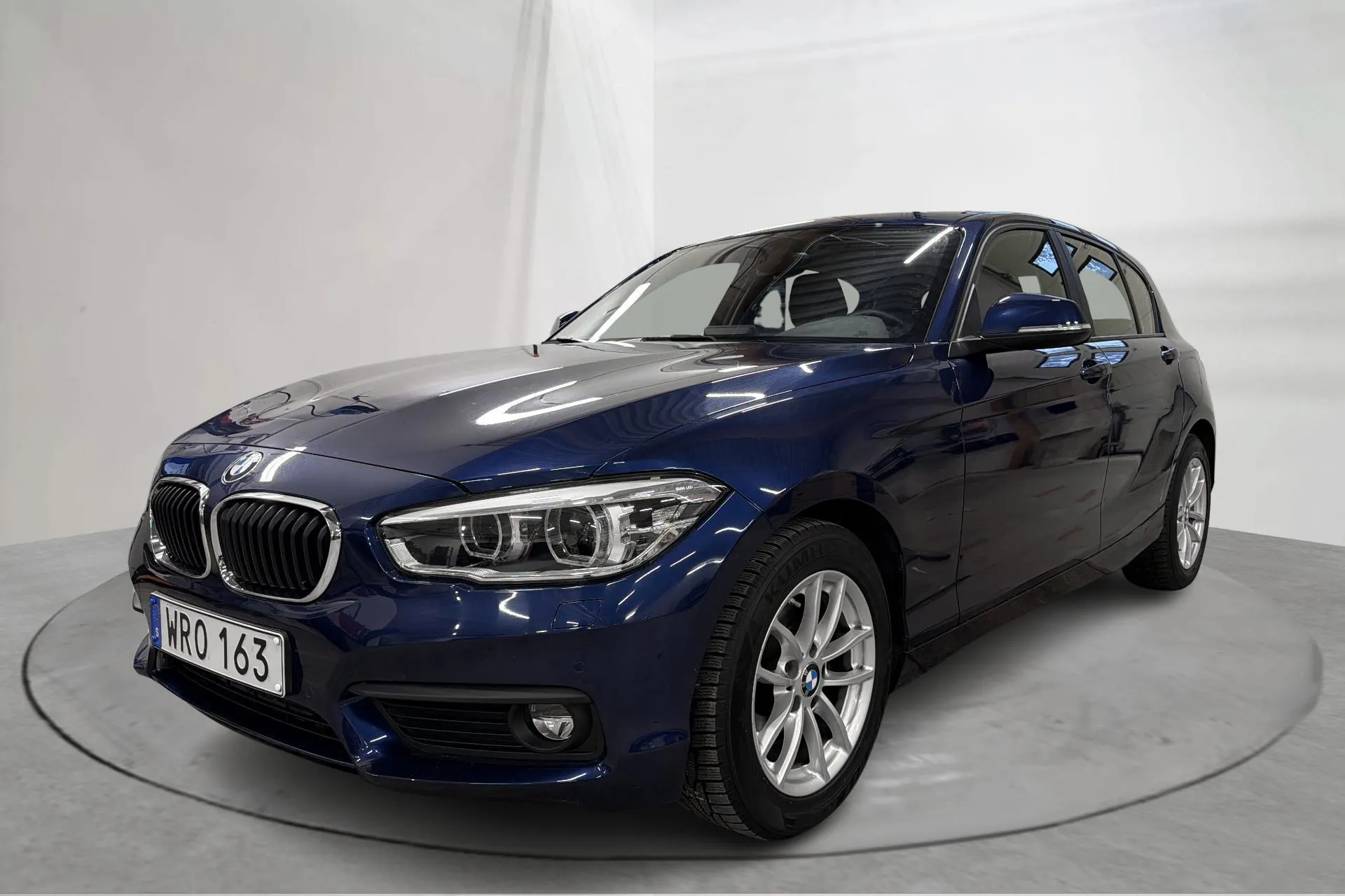Presentationsfoto 1 av 12: BMW 118i 5dr, F20 (136hk) - 1 846 mil - Automat - blå - 2018