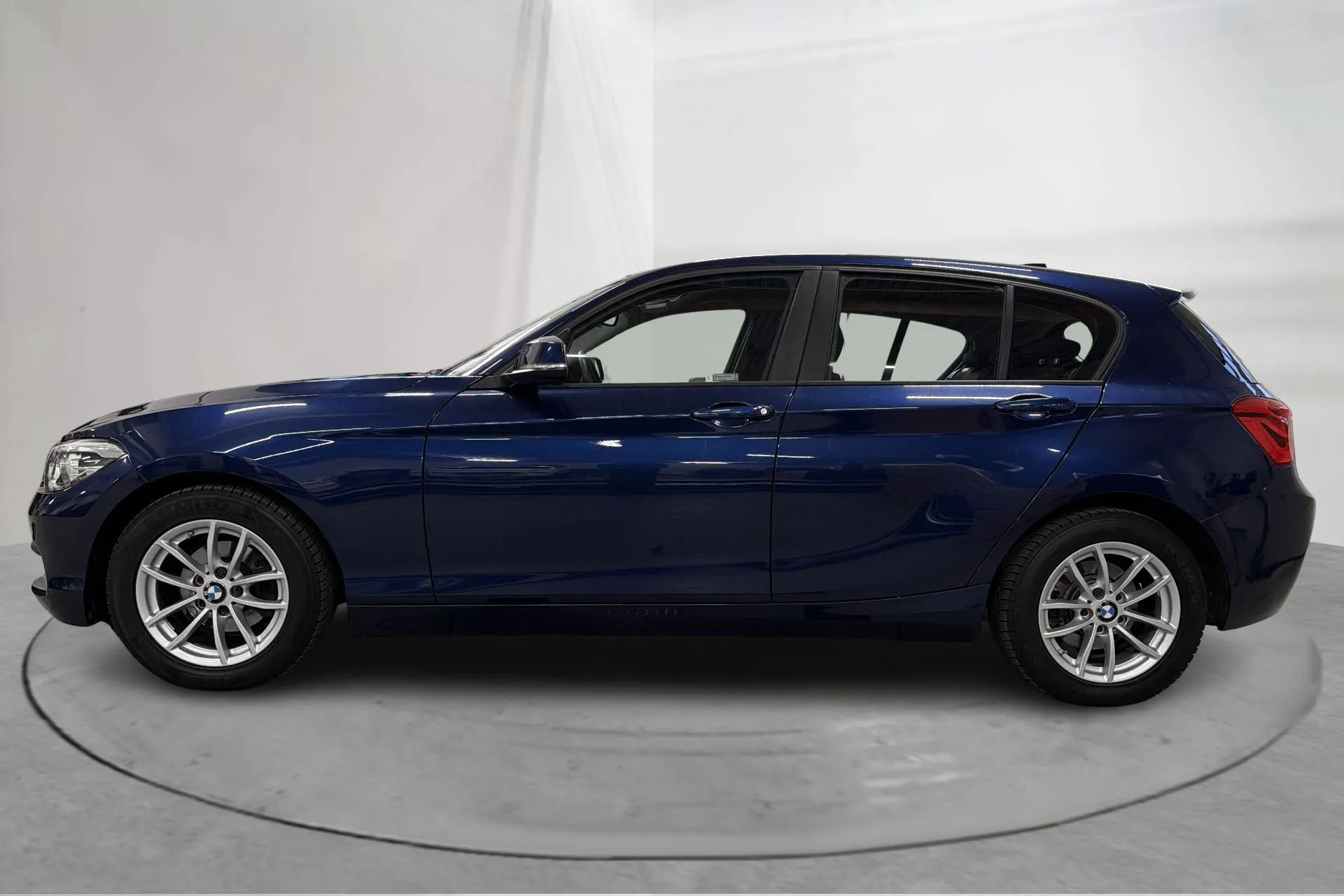 Presentationsfoto 2 av 12: BMW 118i 5dr, F20 (136hk) - 1 846 mil - Automat - blå - 2018