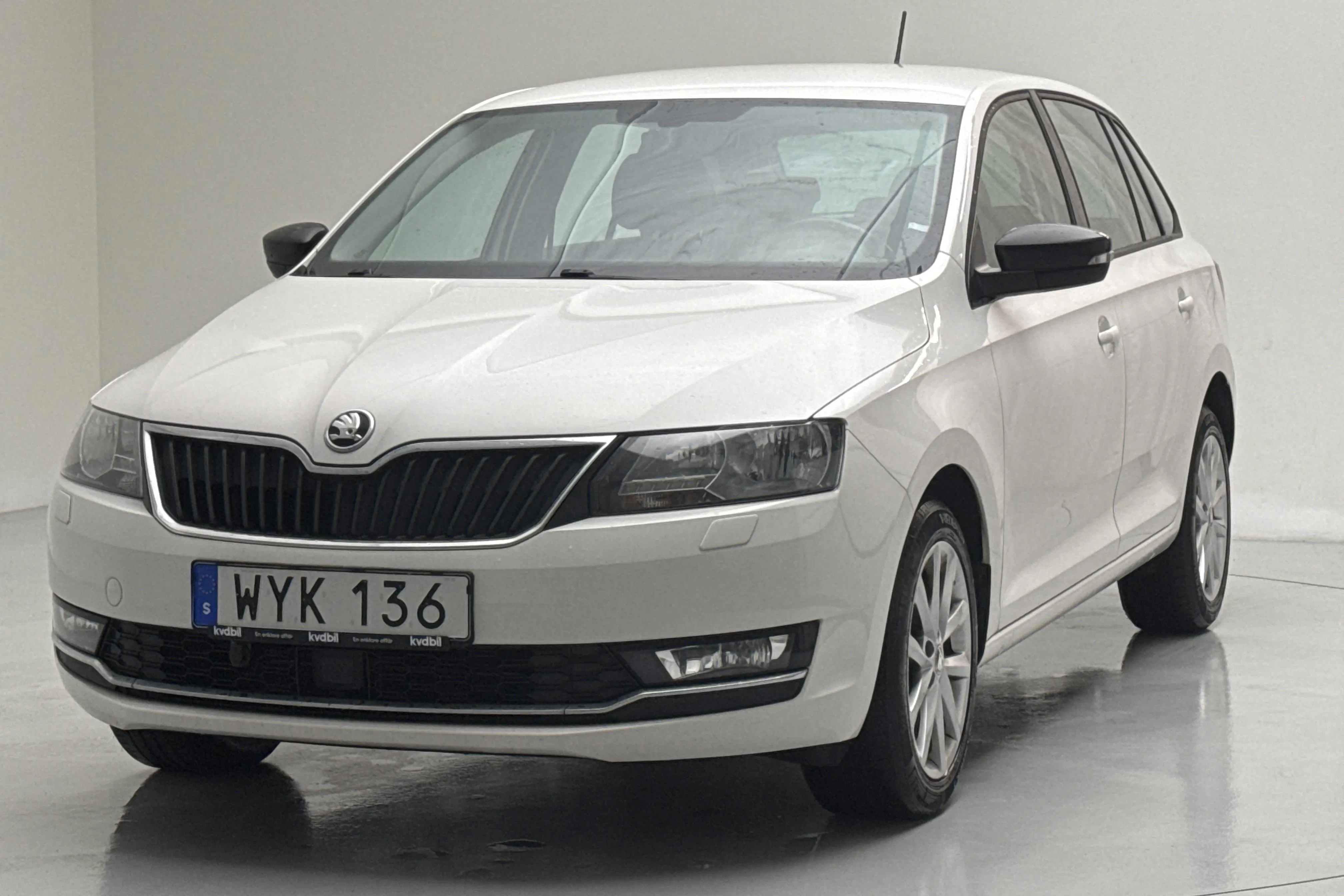 Presentationsfoto 1 av 12: Skoda Rapid 1.4 TDI Spaceback (90hk) - 9 876 mil - Manuell - vit - 2018