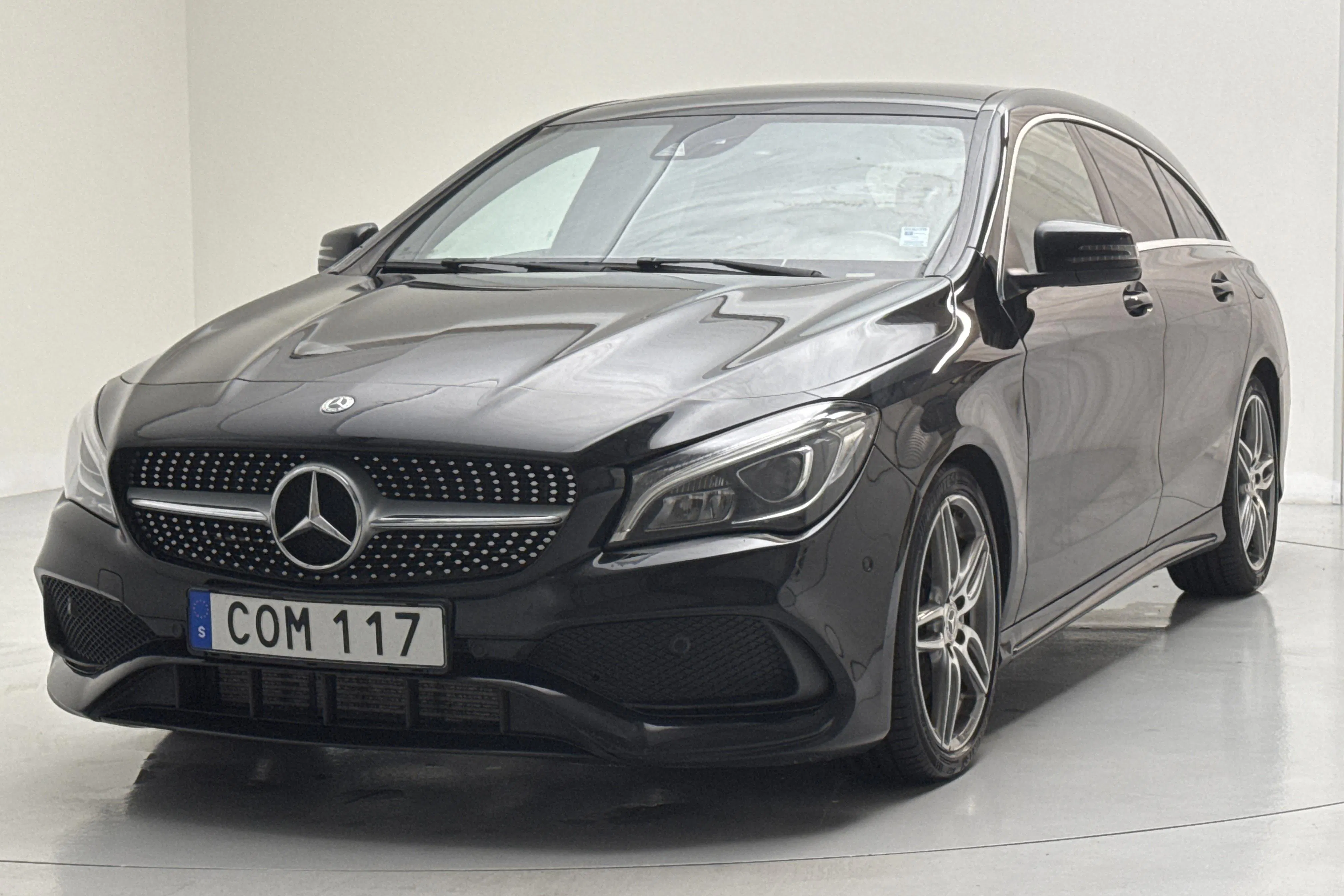 Presentationsfoto 1 av 14: Mercedes CLA 220 d Shooting Brake X117 (177hk) - 18 858 mil - Automat - svart - 2018