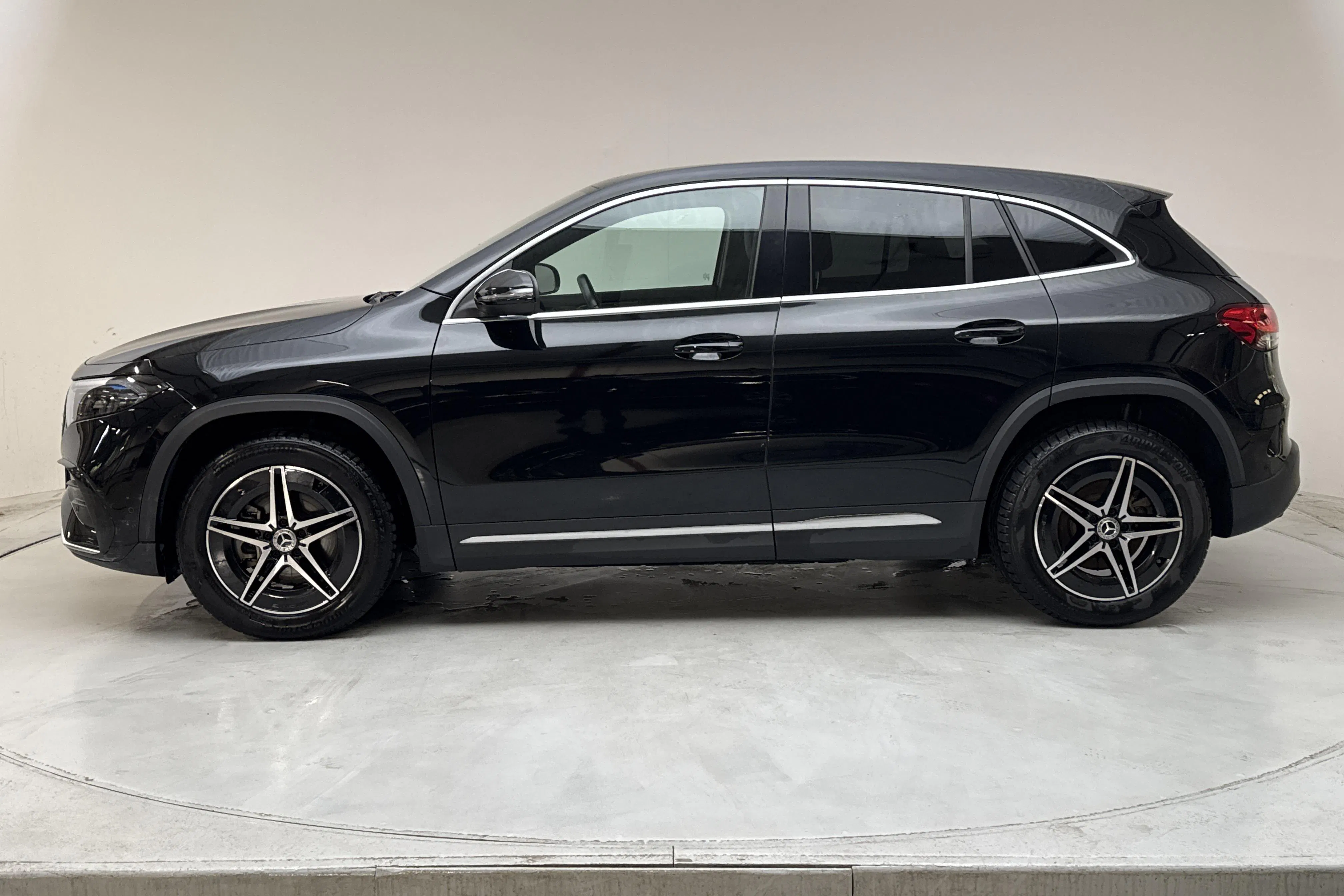 Presentationsfoto 2 av 17: Mercedes EQA 250+ H243 (190hk) - 5 976 mil - Automat - svart - 2024