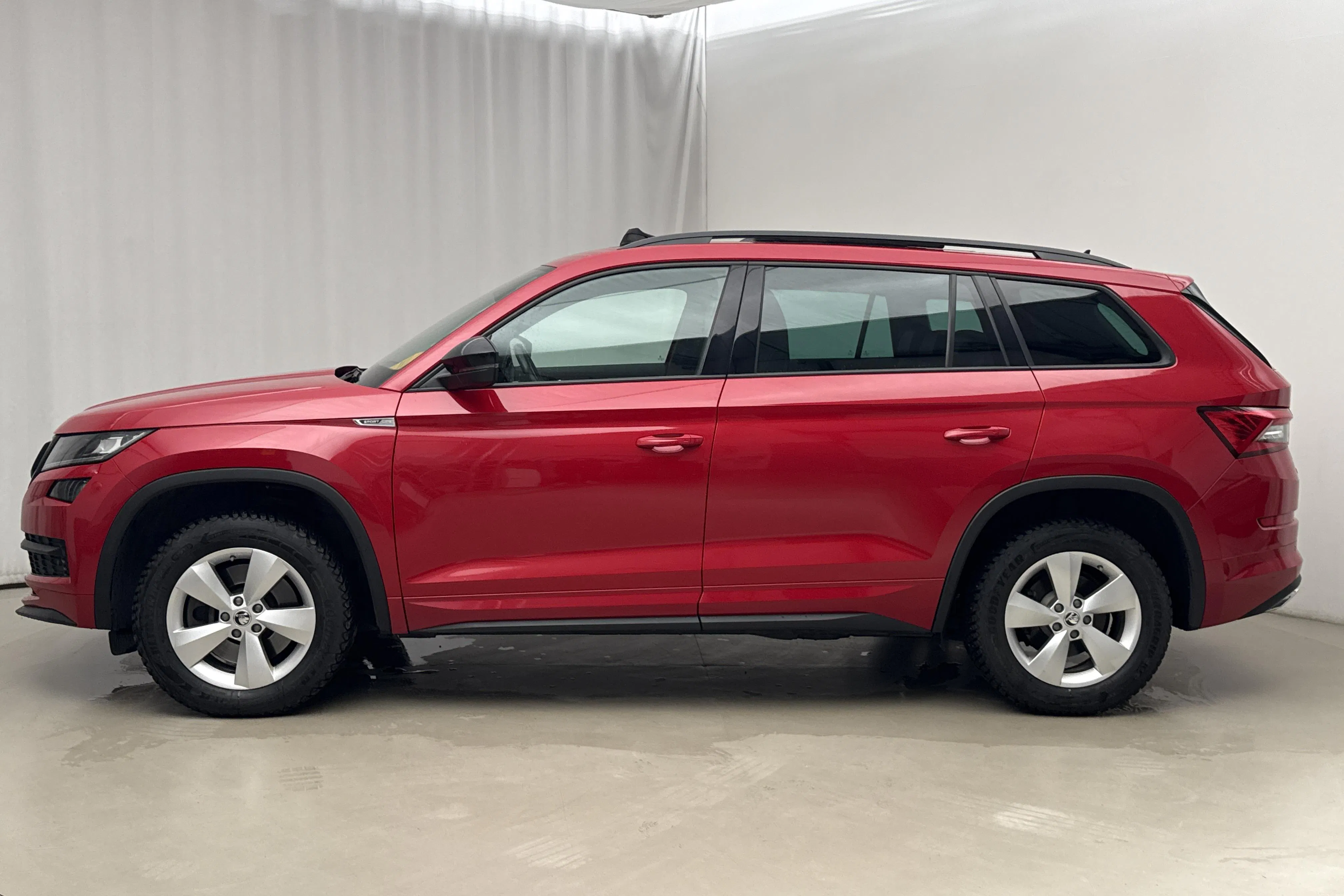 Presentationsfoto 2 av 20: Skoda Kodiaq 2.0 TSI 4X4 (190hk) - 13 079 mil - Automat - röd - 2021