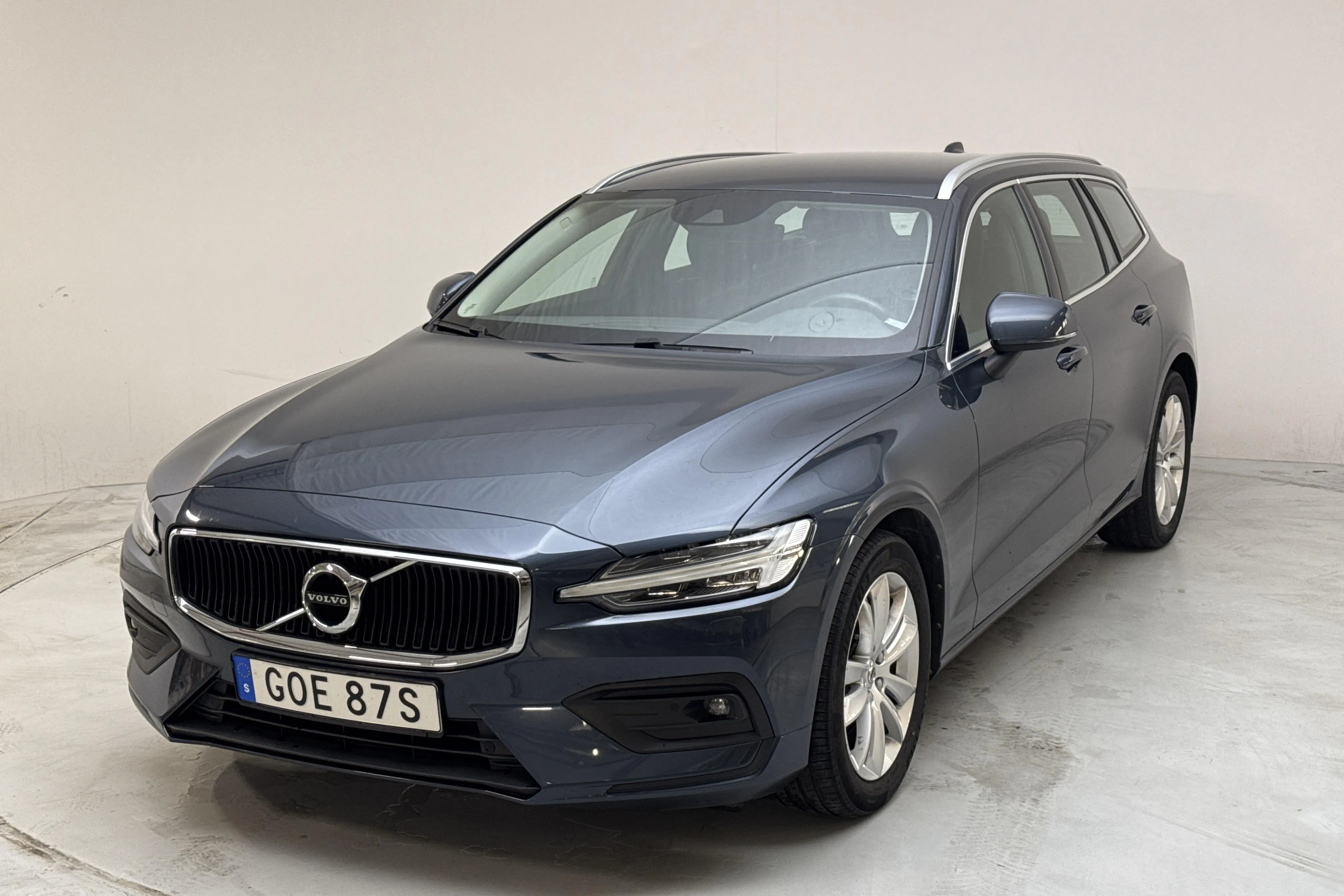 Presentation photo 1 of 14: Volvo V60 D3 (150hk) - 95 530 km - Manual - dark blue - 2020