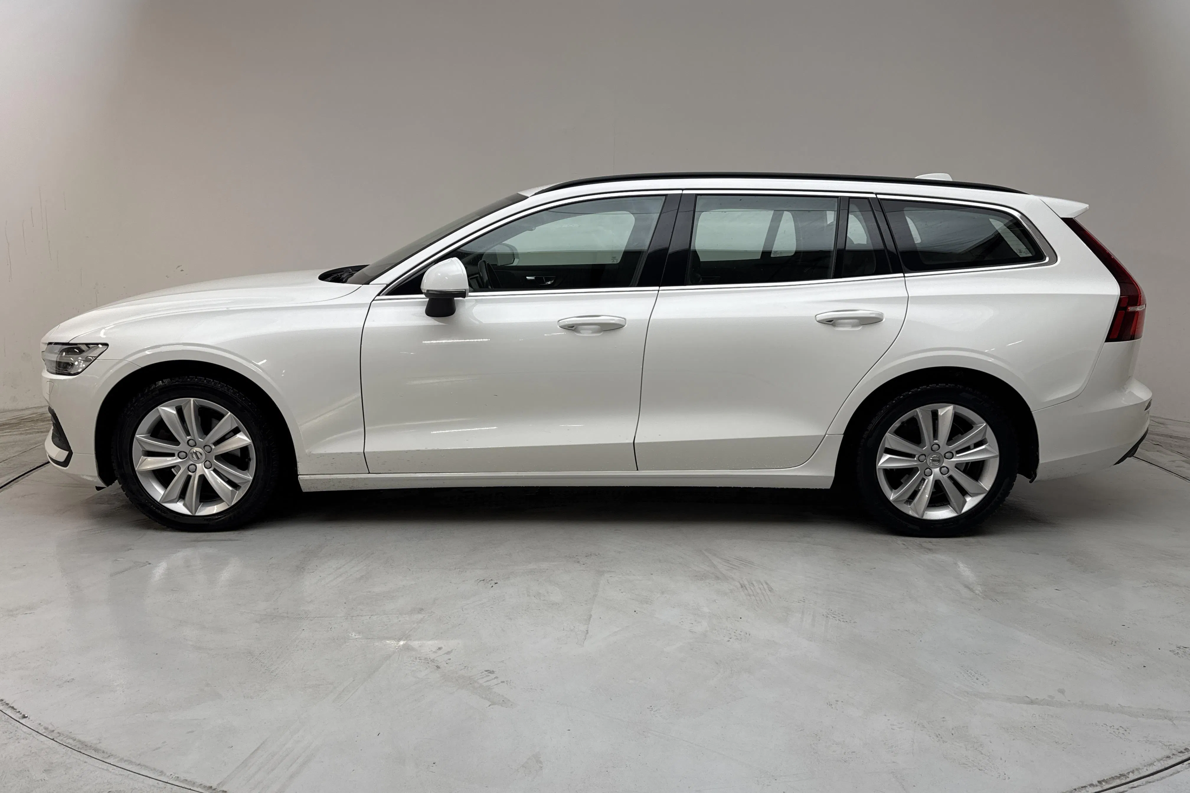Presentation photo 2 of 14: Volvo V60 B4 Mildhybrid, Diesel (197hk) - 330 860 km - Automatic - white - 2022