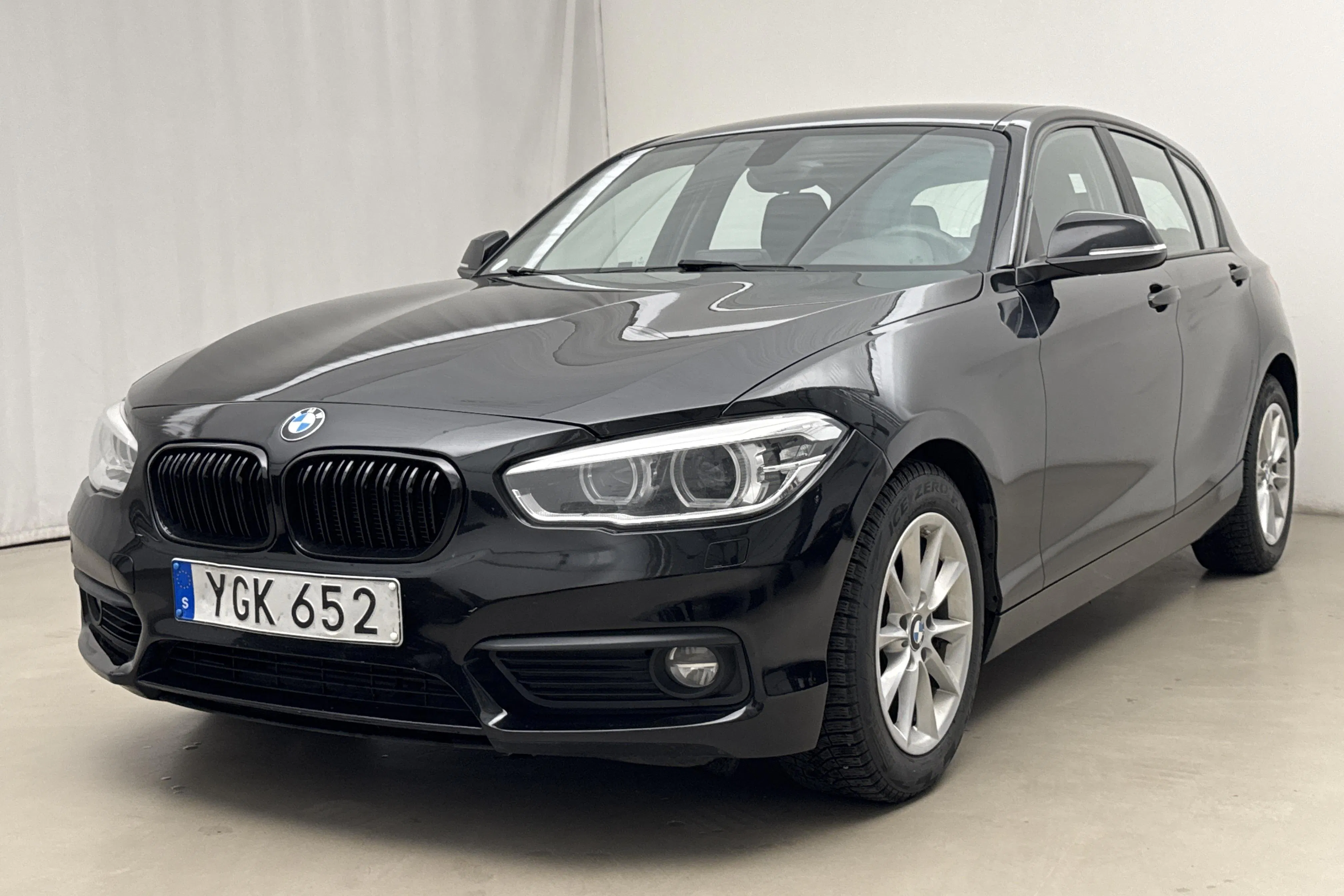 Presentationsfoto 1 av 15: BMW 118i 5dr, F20 (136hk) - 15 931 mil - Automat - svart - 2017