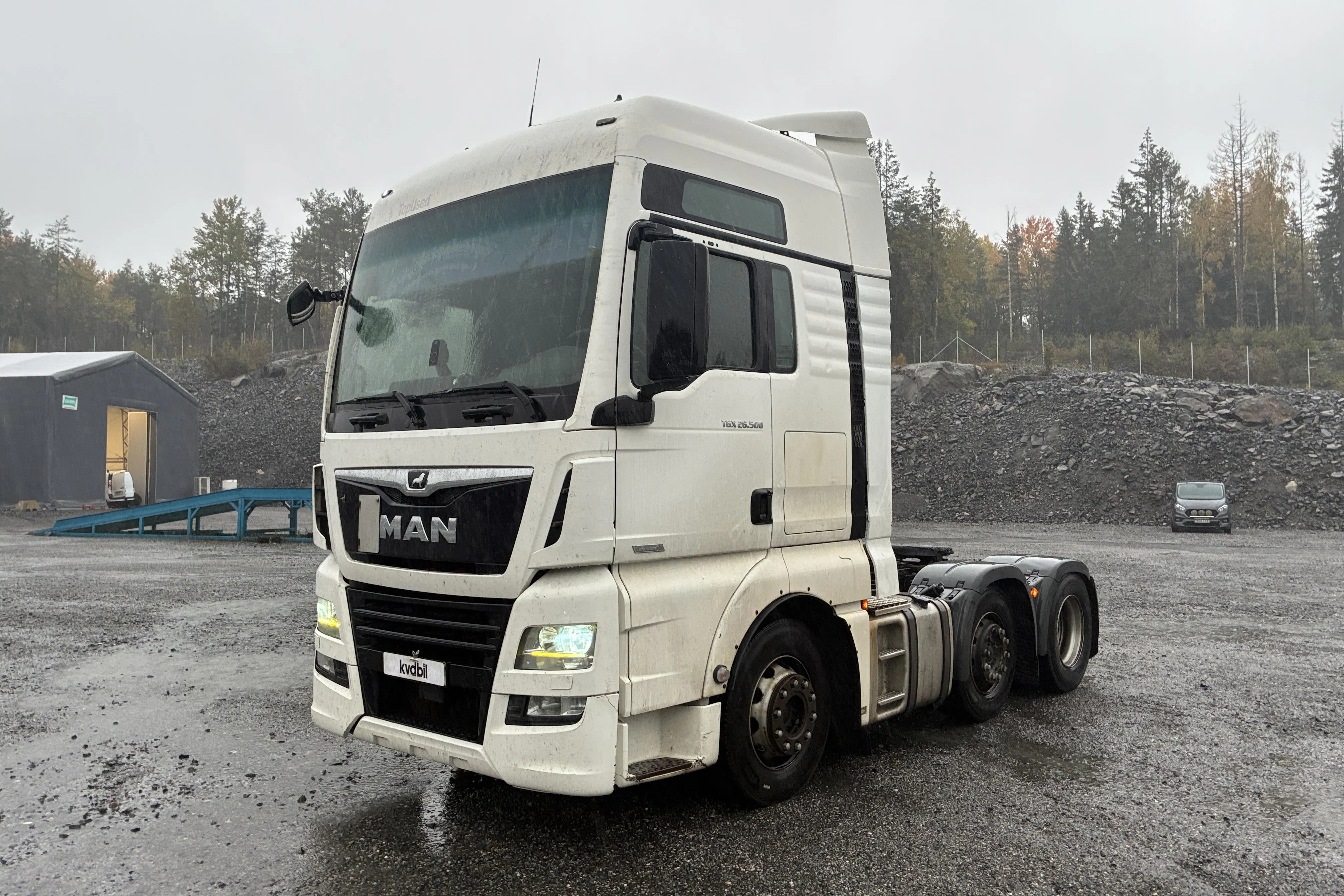 Presentationsfoto 1 av 121: MAN TGX 26.500 6X2/2 BLS - 712 247 km - Automat - vit - 2017