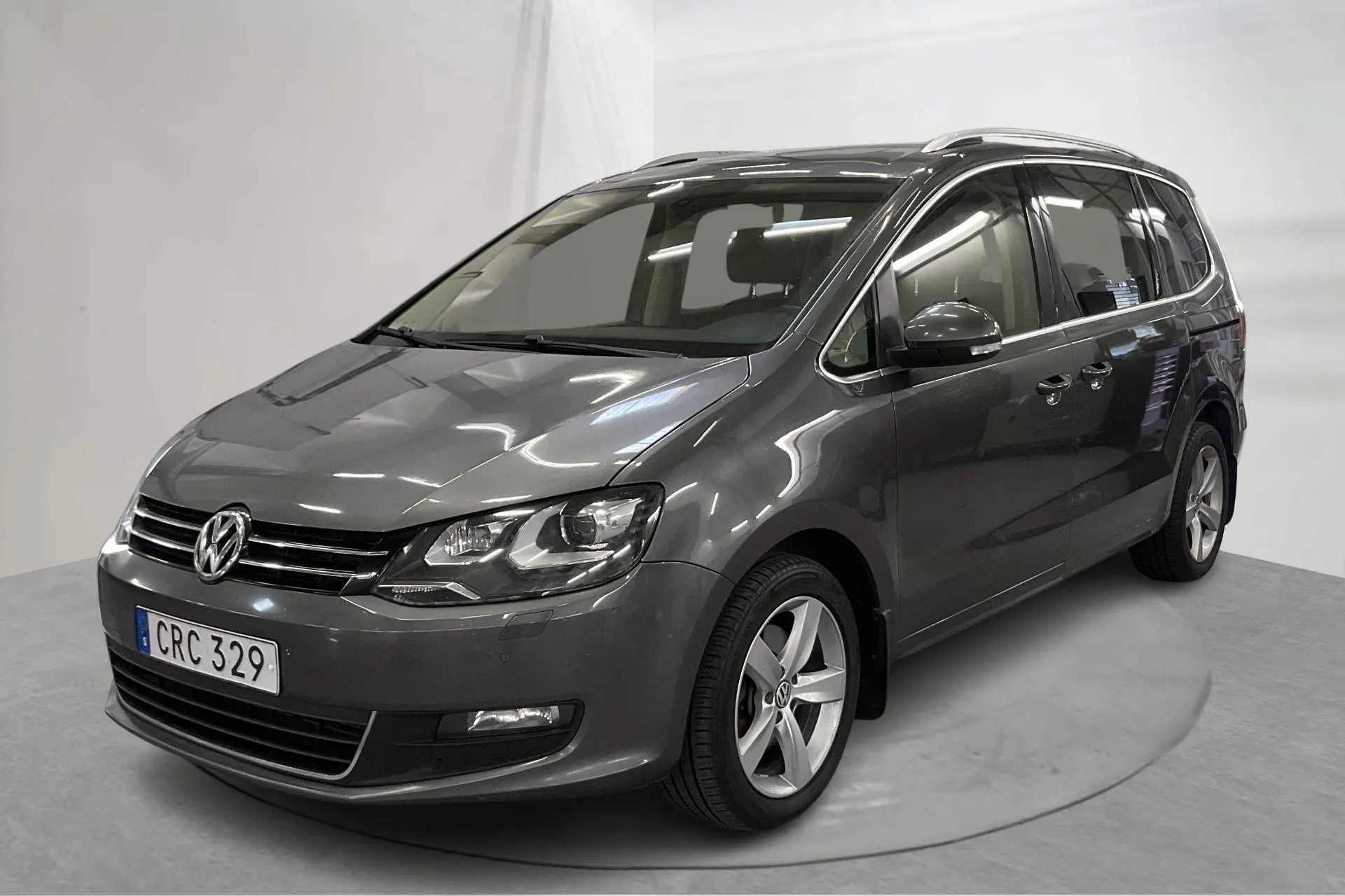 Presentationsfoto 1 av 19: VW Sharan 2.0 TDI BlueMotion Technology 4motion (140hk) - 27 194 mil - Manuell - grå - 2015