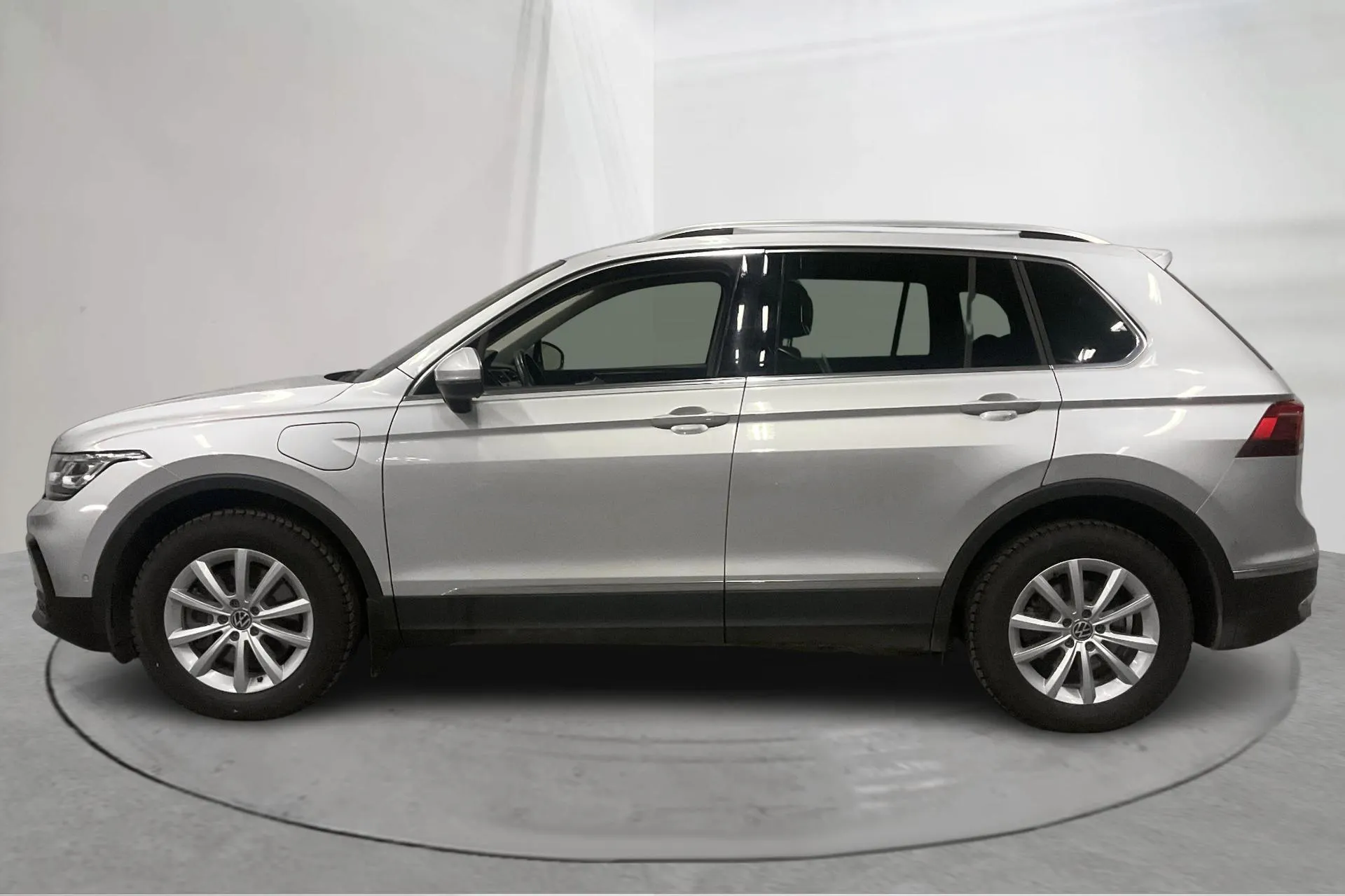 Presentationsfoto 2 av 17: VW Tiguan 1.4 TSI eHybrid (245hk) - 10 530 mil - Automat - silver - 2023