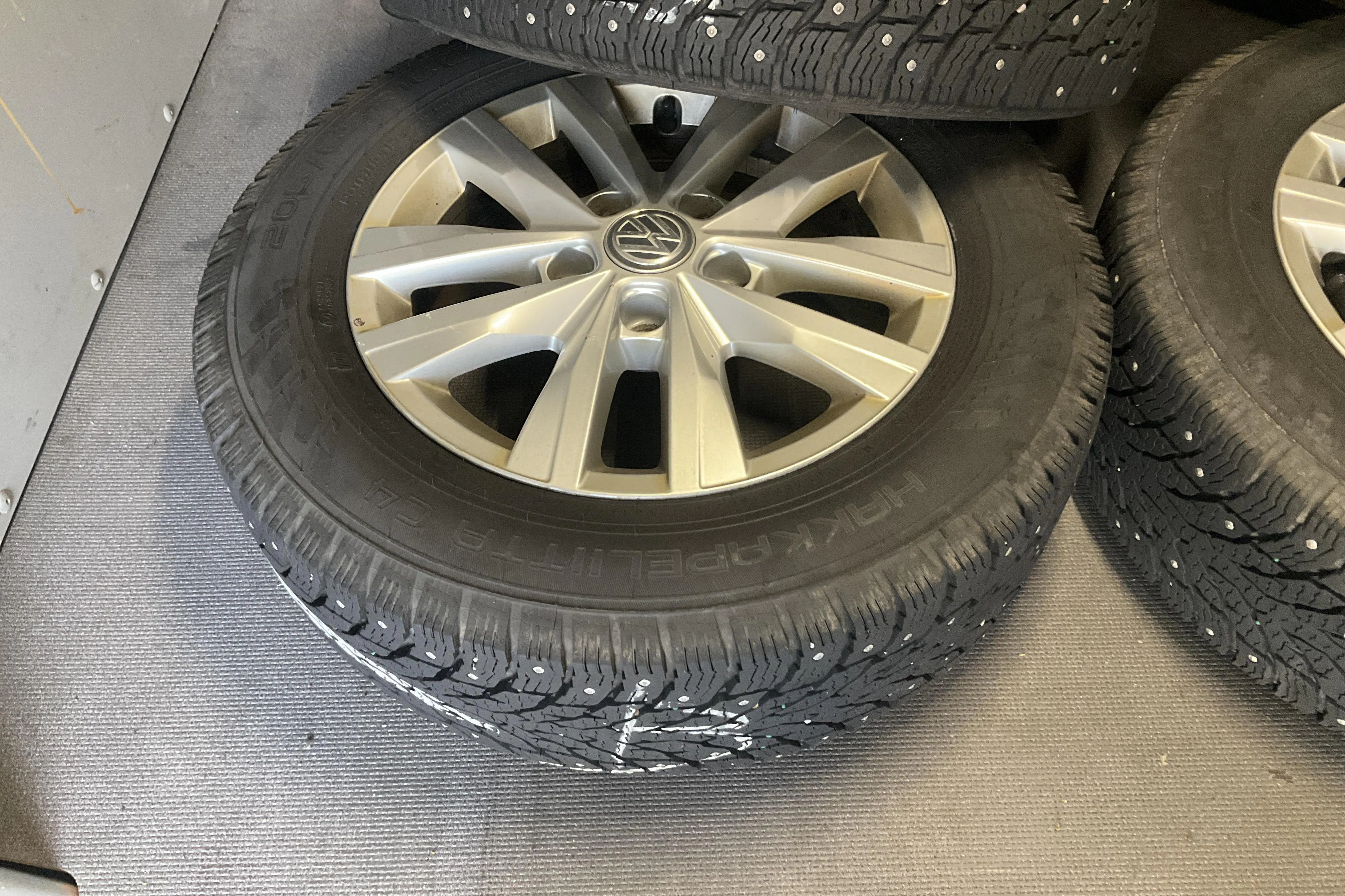 Presentationsfoto 15 av 15: VW Transporter T6 2.0 TDI BMT Skåp (150hk) - 27 568 mil - Automat - silver - 2017