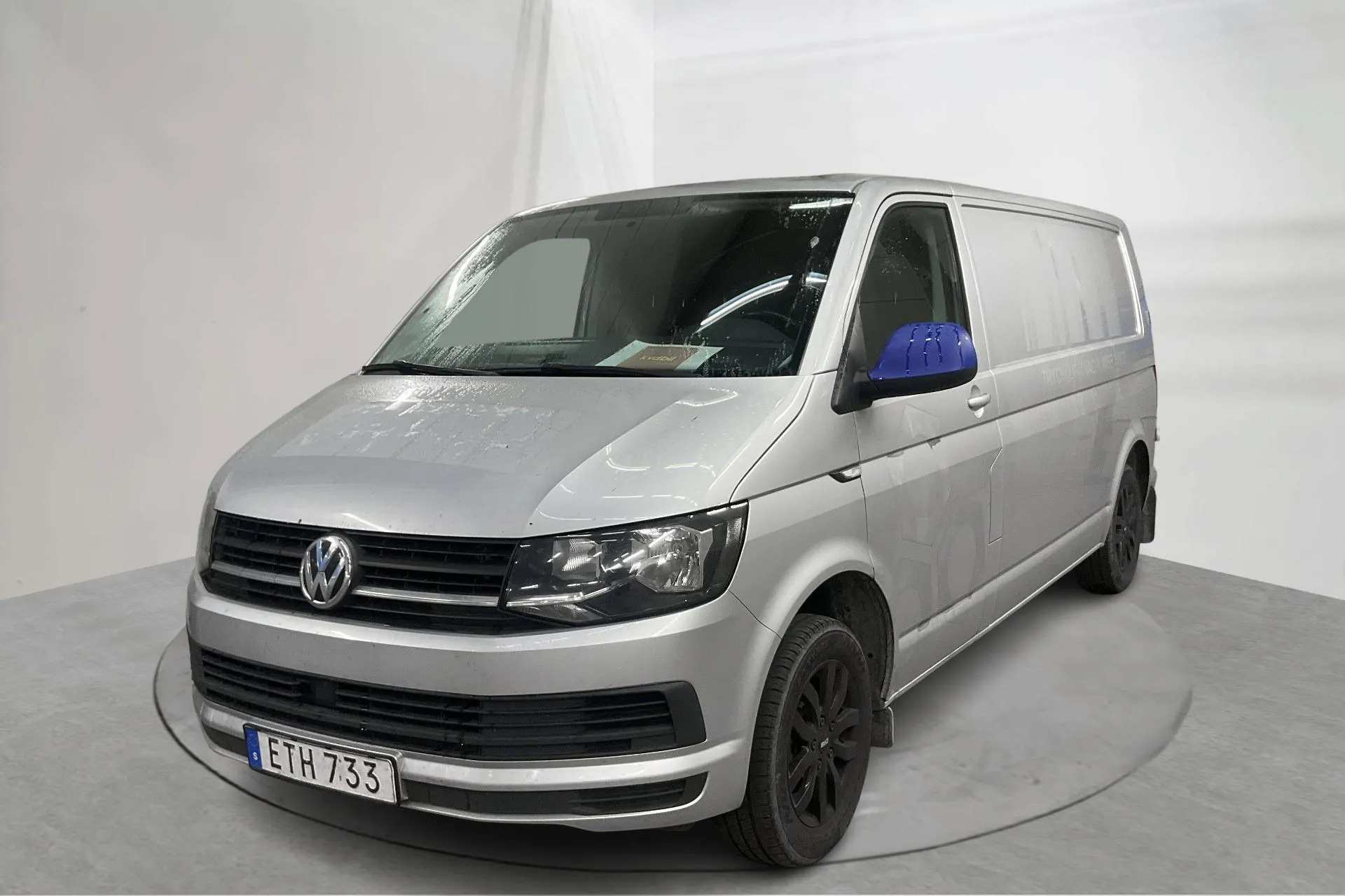Presentationsfoto 1 av 15: VW Transporter T6 2.0 TDI BMT Skåp (150hk) - 27 568 mil - Automat - silver - 2017