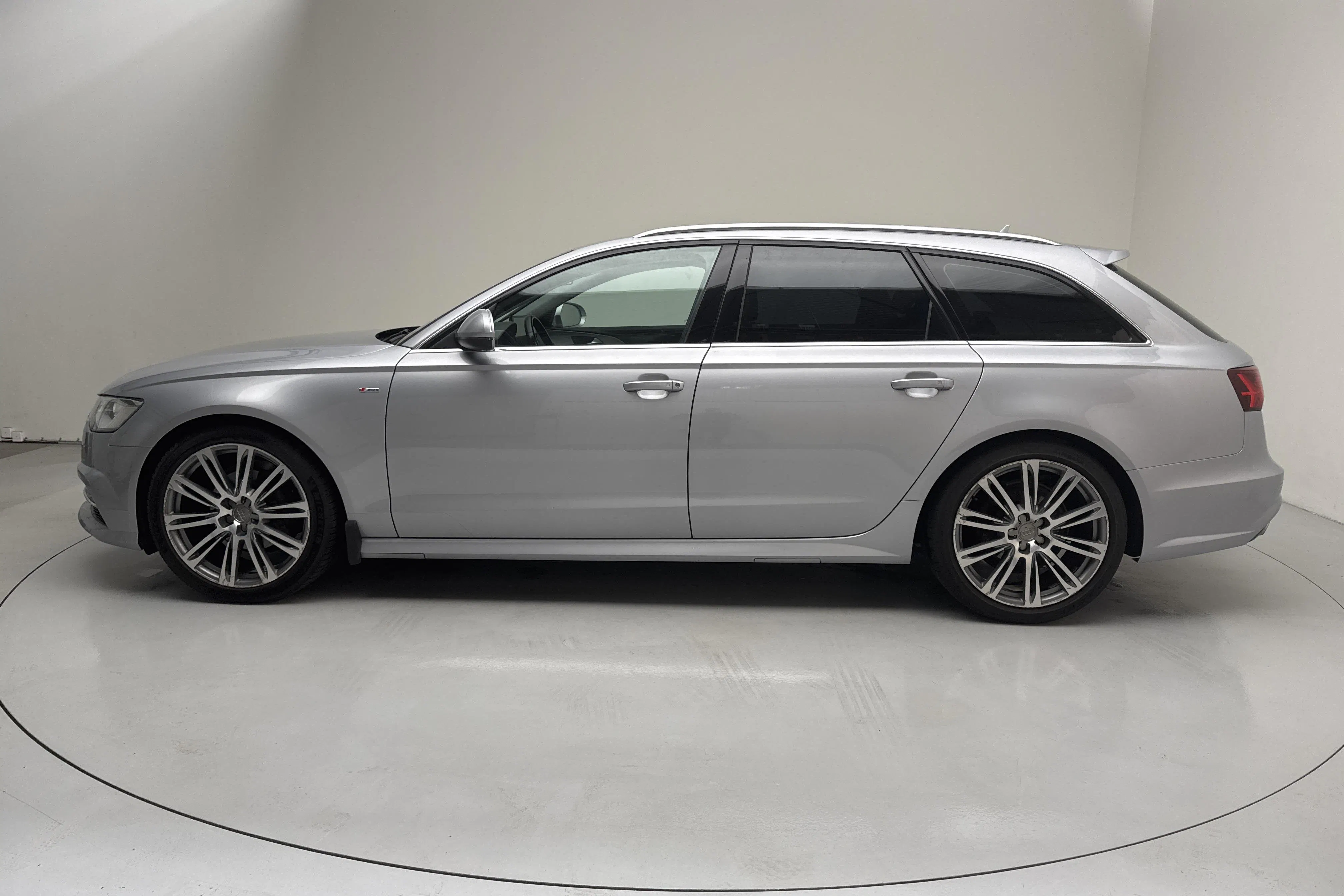 Presentation photo 2 of 11: Audi A6 2.0 TDI Avant quattro (190hk) - 133 090 km - Automatic - silver - 2016