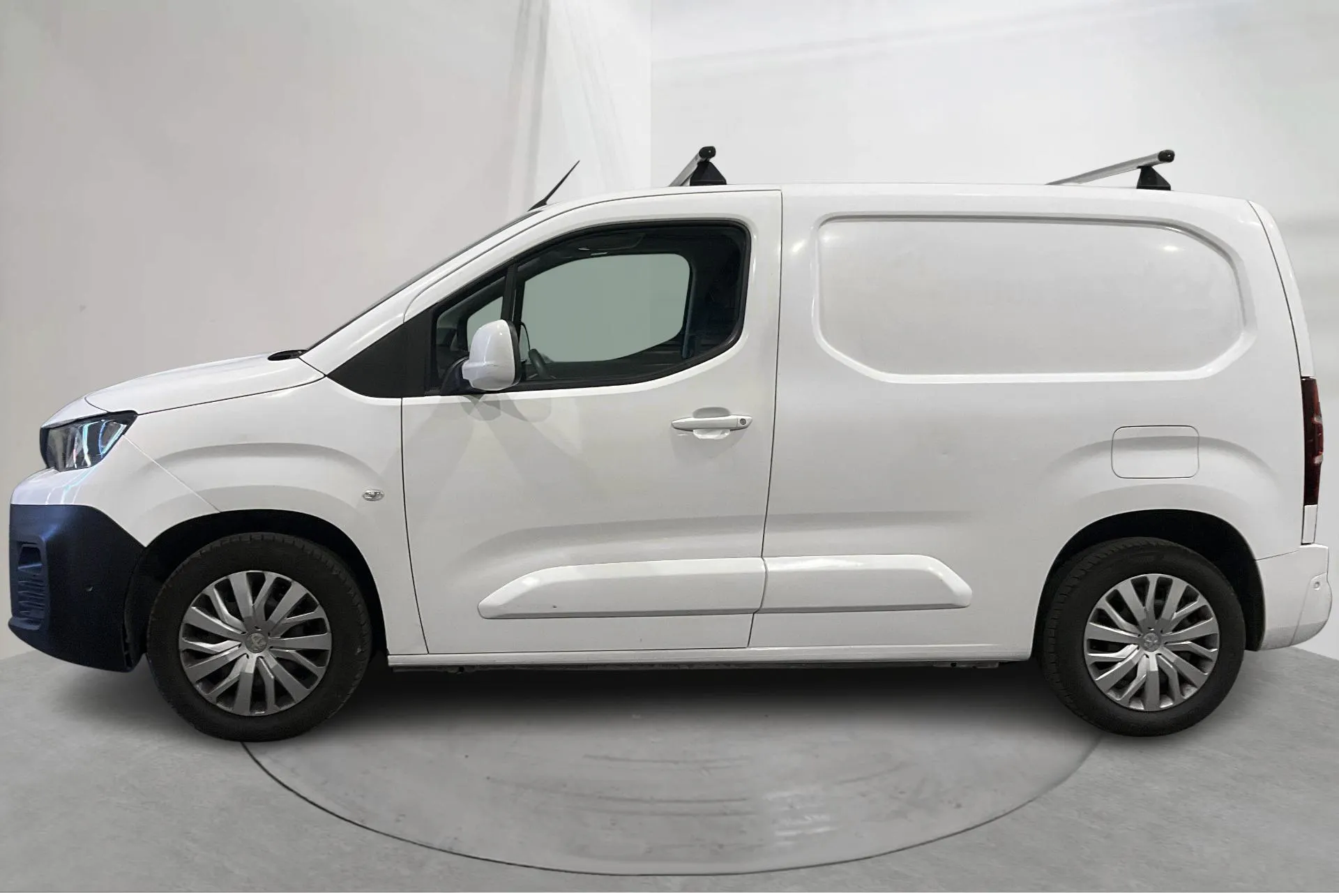 Presentationsfoto 2 av 18: Peugeot Partner 1.5 HDI Skåp (75hk) - 9 620 mil - Manuell - vit - 2020