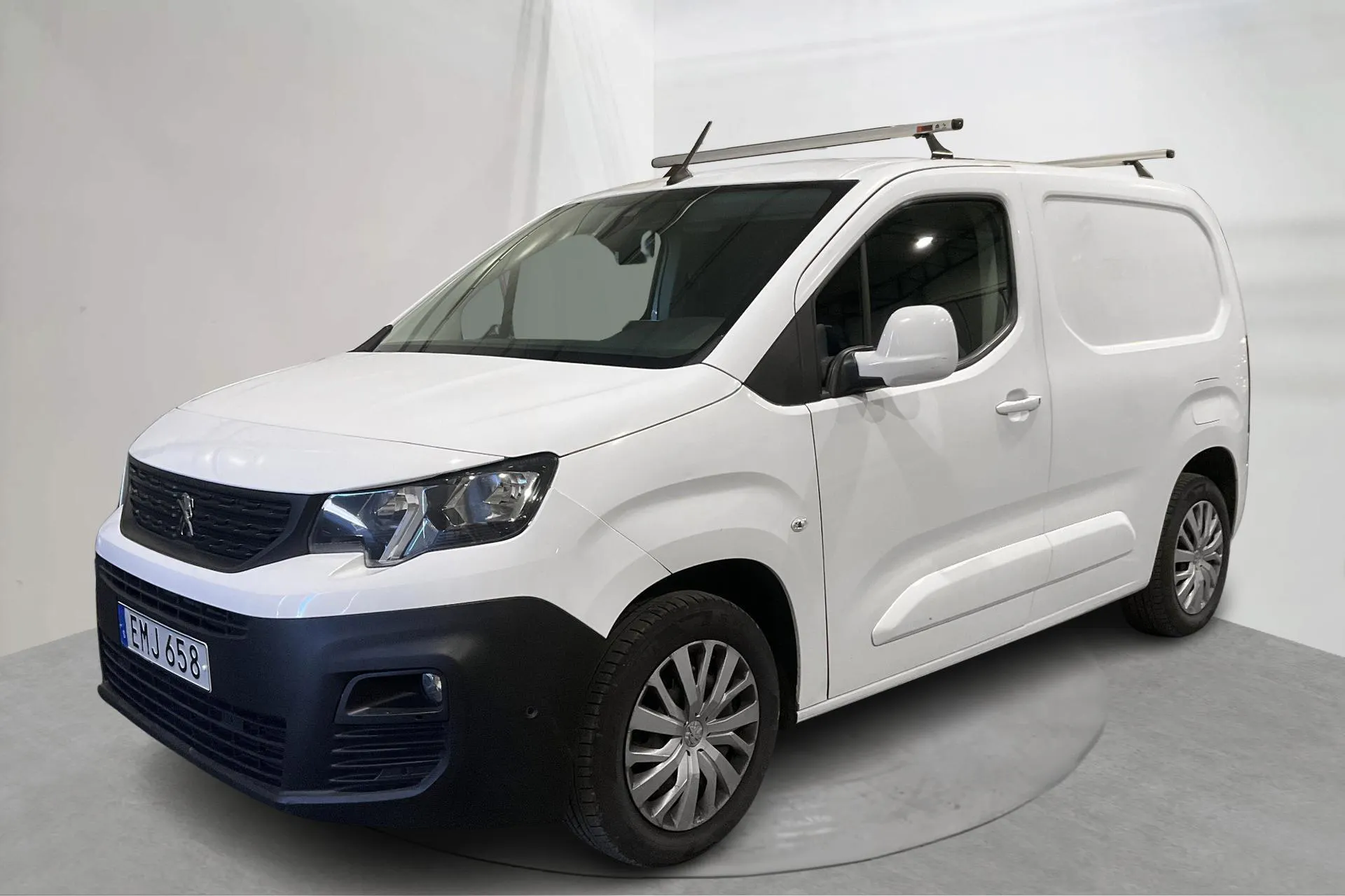 Presentationsfoto 1 av 18: Peugeot Partner 1.5 HDI Skåp (75hk) - 9 620 mil - Manuell - vit - 2020