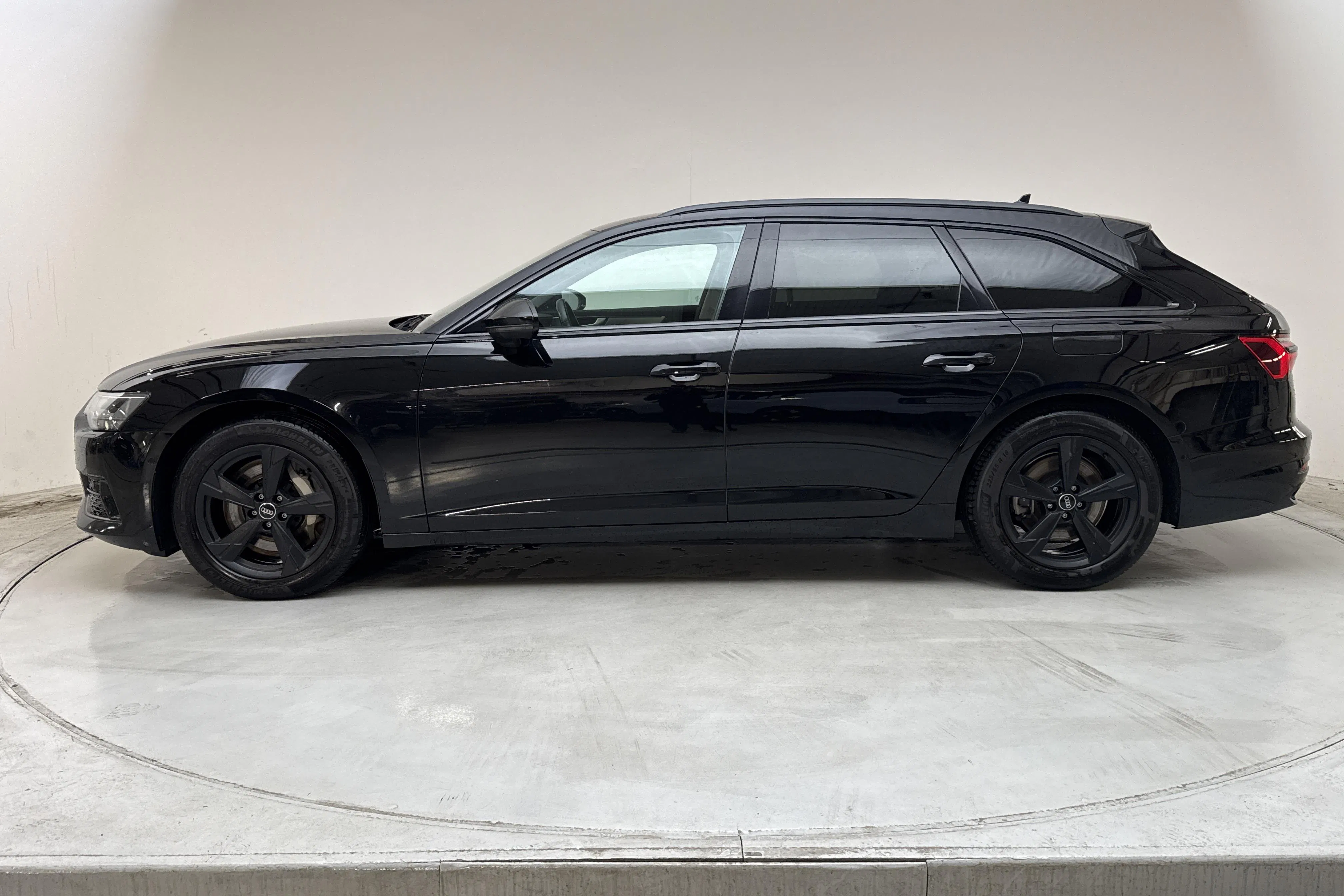 Presentationsfoto 2 av 15: Audi A6 Avant 50 TFSI e quattro (299hk) - 14 082 mil - Automat - svart - 2023