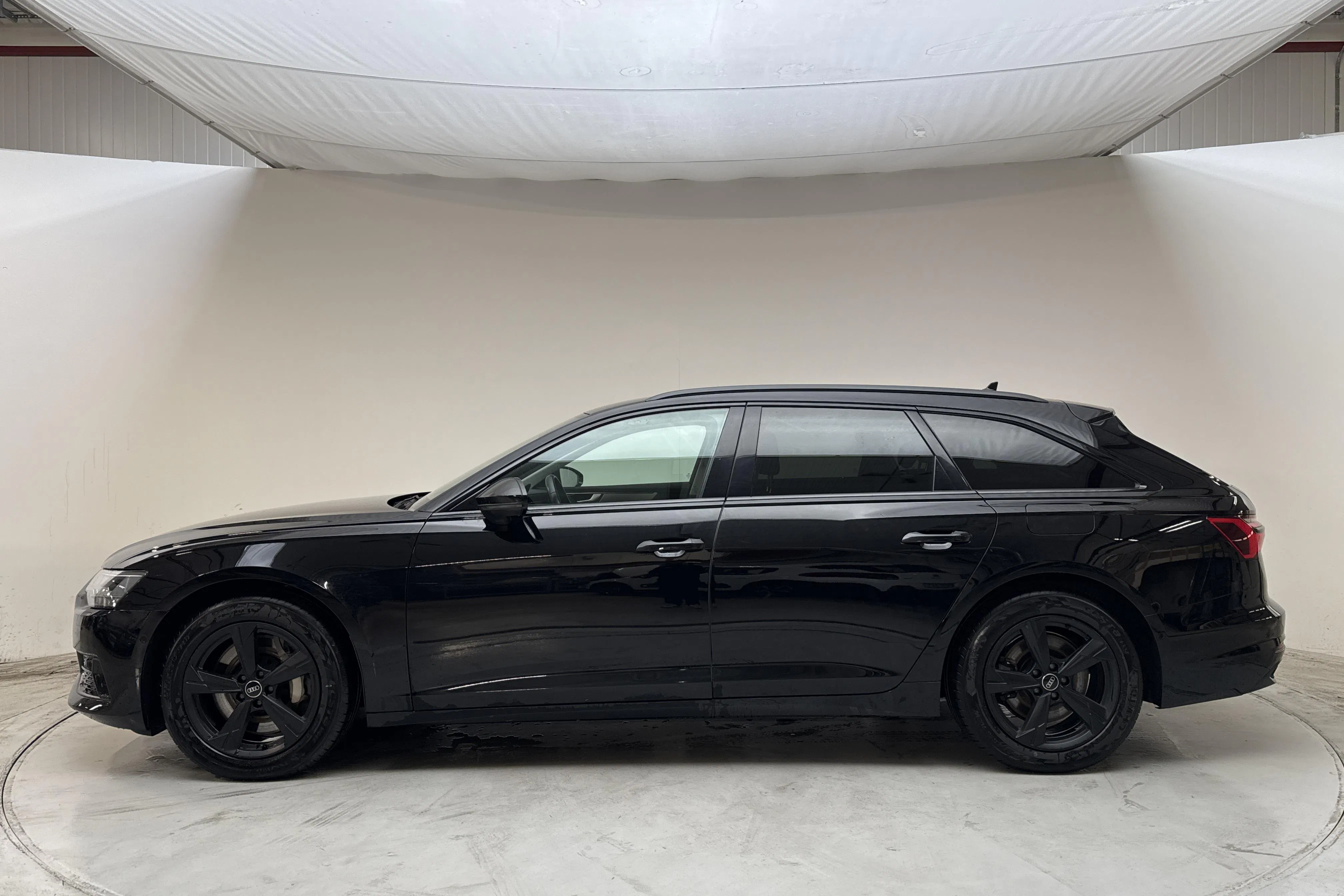 Presentationsfoto 2 av 15: Audi A6 Avant 50 TFSI e quattro (299hk) - 12 752 mil - Automat - svart - 2023
