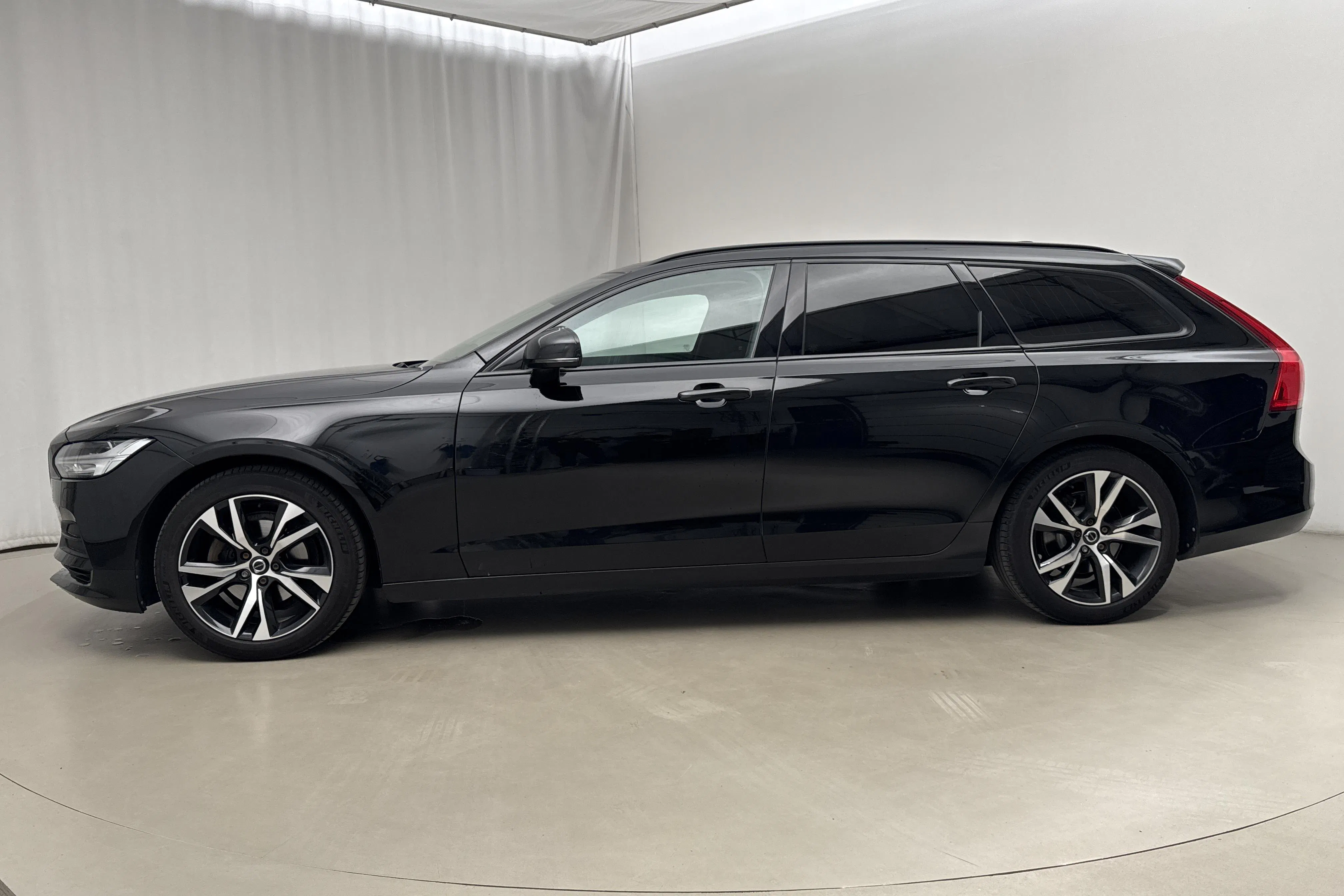Presentation photo 2 of 17: Volvo V90 D3 AWD (150hk) - 203 610 km - Automatic - black - 2018