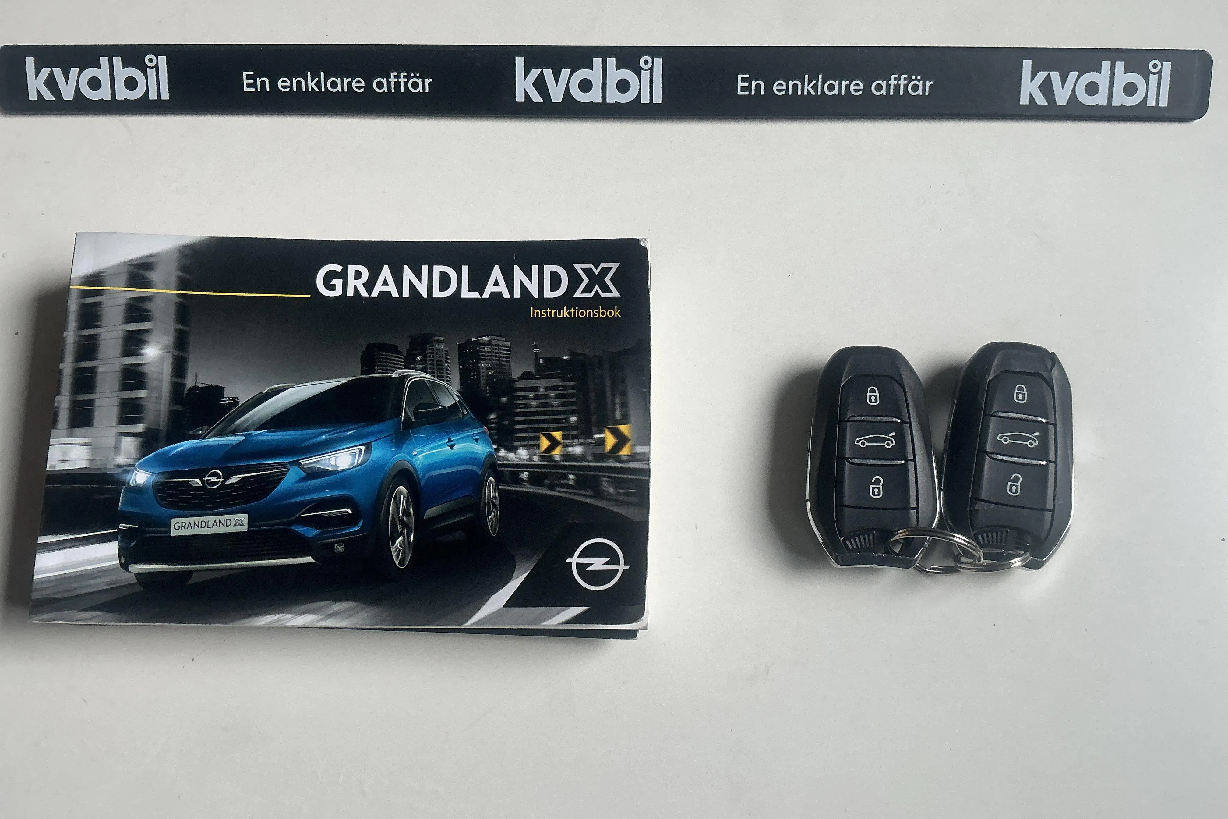 Presentationsfoto 18 av 18: Opel Grandland X 1.6 AWD PHEV (300hk) - 17 415 mil - Automat - grå - 2021