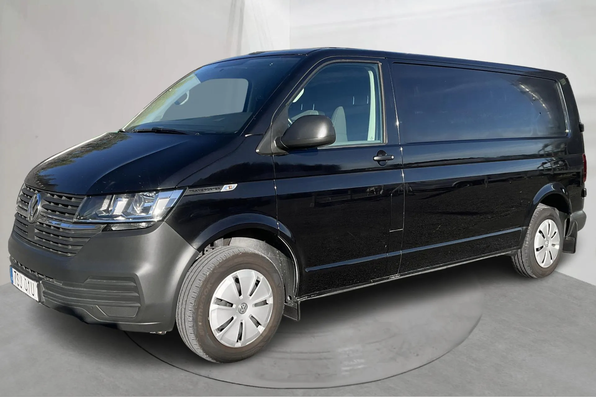 Presentationsfoto 1 av 18: VW Transporter T6.1 Skåp TDI (150hk) - 6 949 mil - Automat - svart - 2023