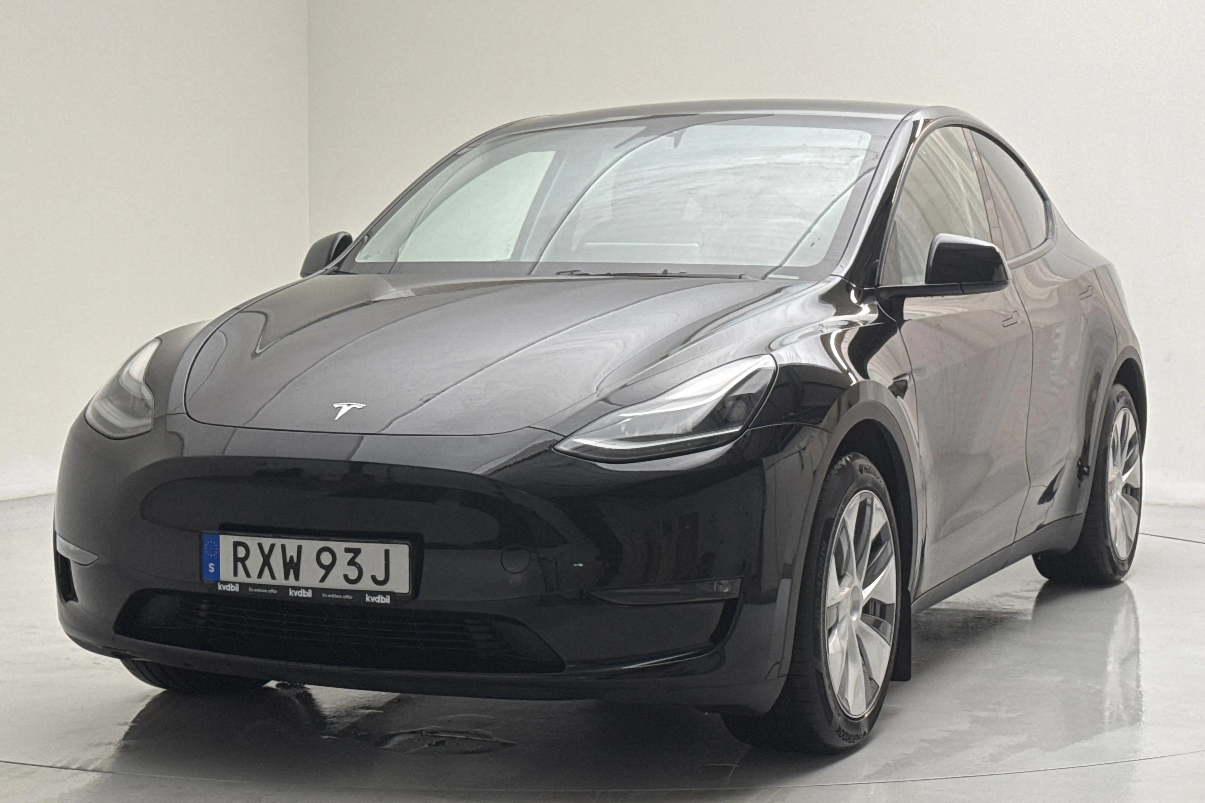 Presentationsfoto 1 av 16: Tesla Model Y Long Range Dual Motor AWD - 7 124 mil - Automat - svart - 2024