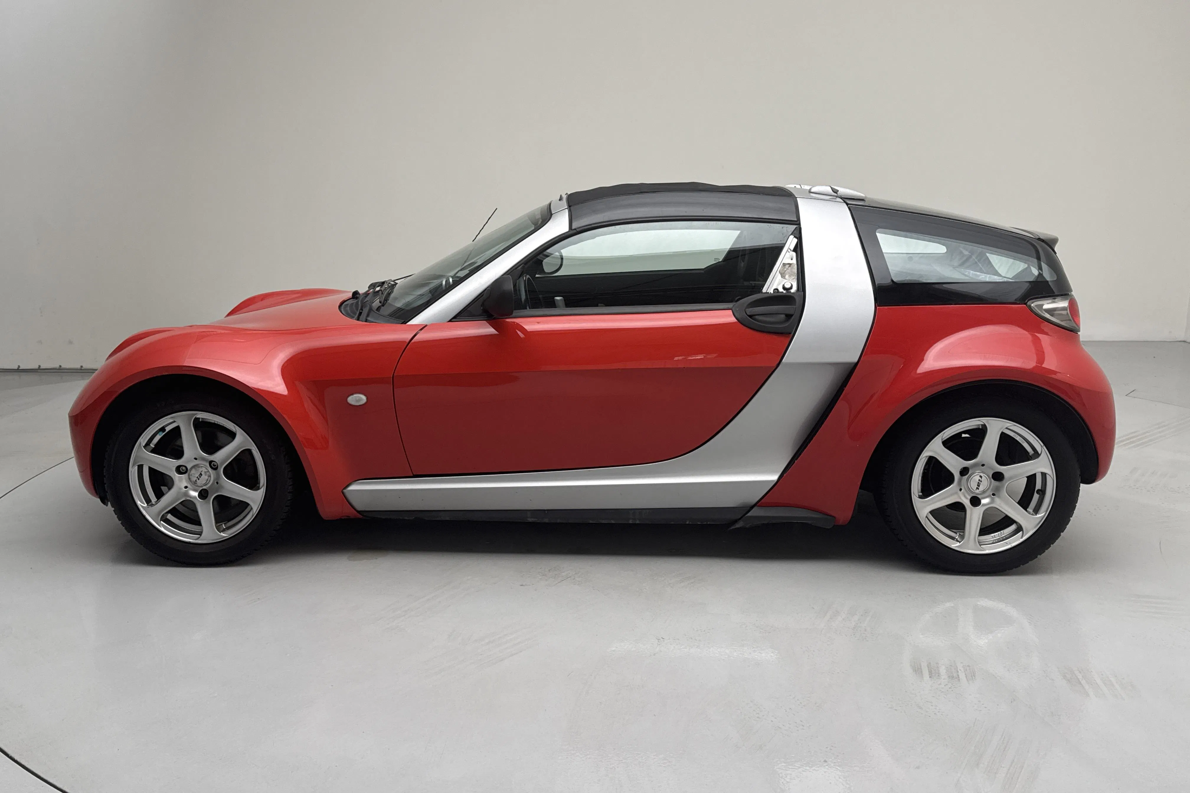 Presentation photo 2 of 14: Smart Roadster-Coupé BRABUS 0.7 (101hk) - 140 820 km - Automatic - red - 2005