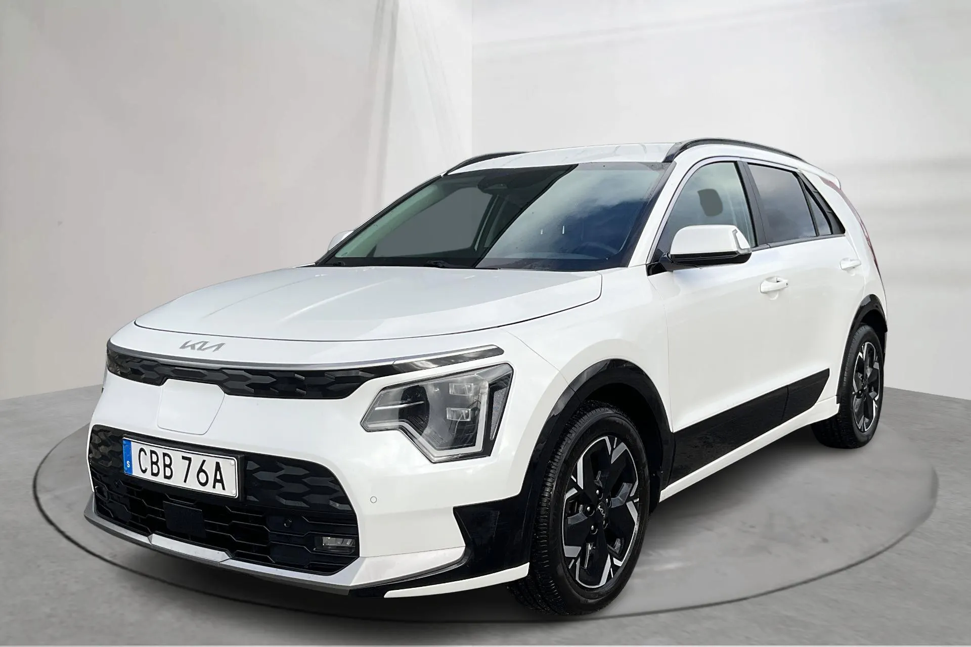 Presentation photo 1 of 18: KIA Niro EV 65kWh (204hk) - 198 310 km - Automatic - white - 2023
