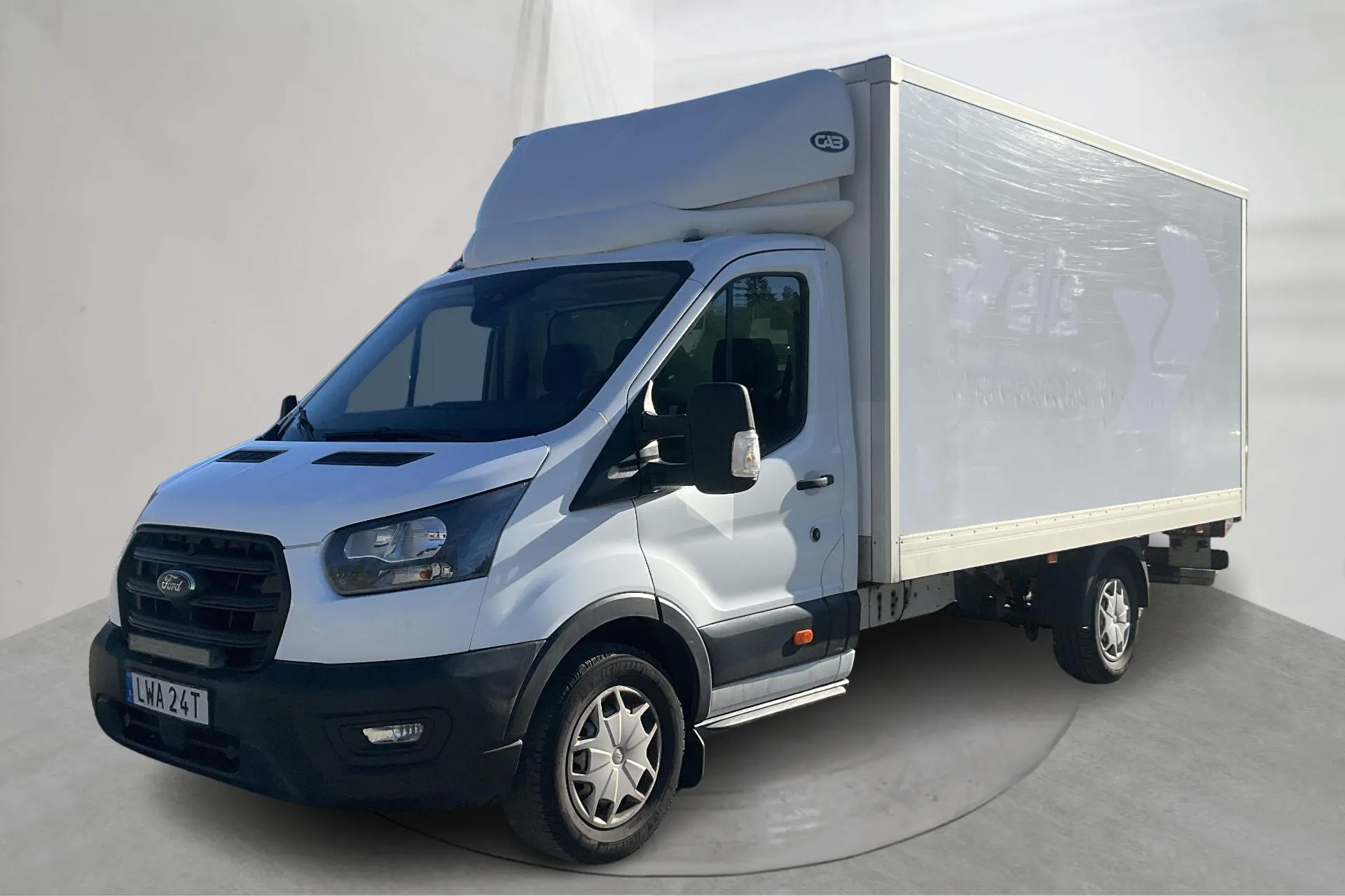 Presentationsfoto 1 av 25: Ford Transit 350 2.0 TDCi 2WD Skåp (170hk) - 16 209 mil - Automat - vit - 2023