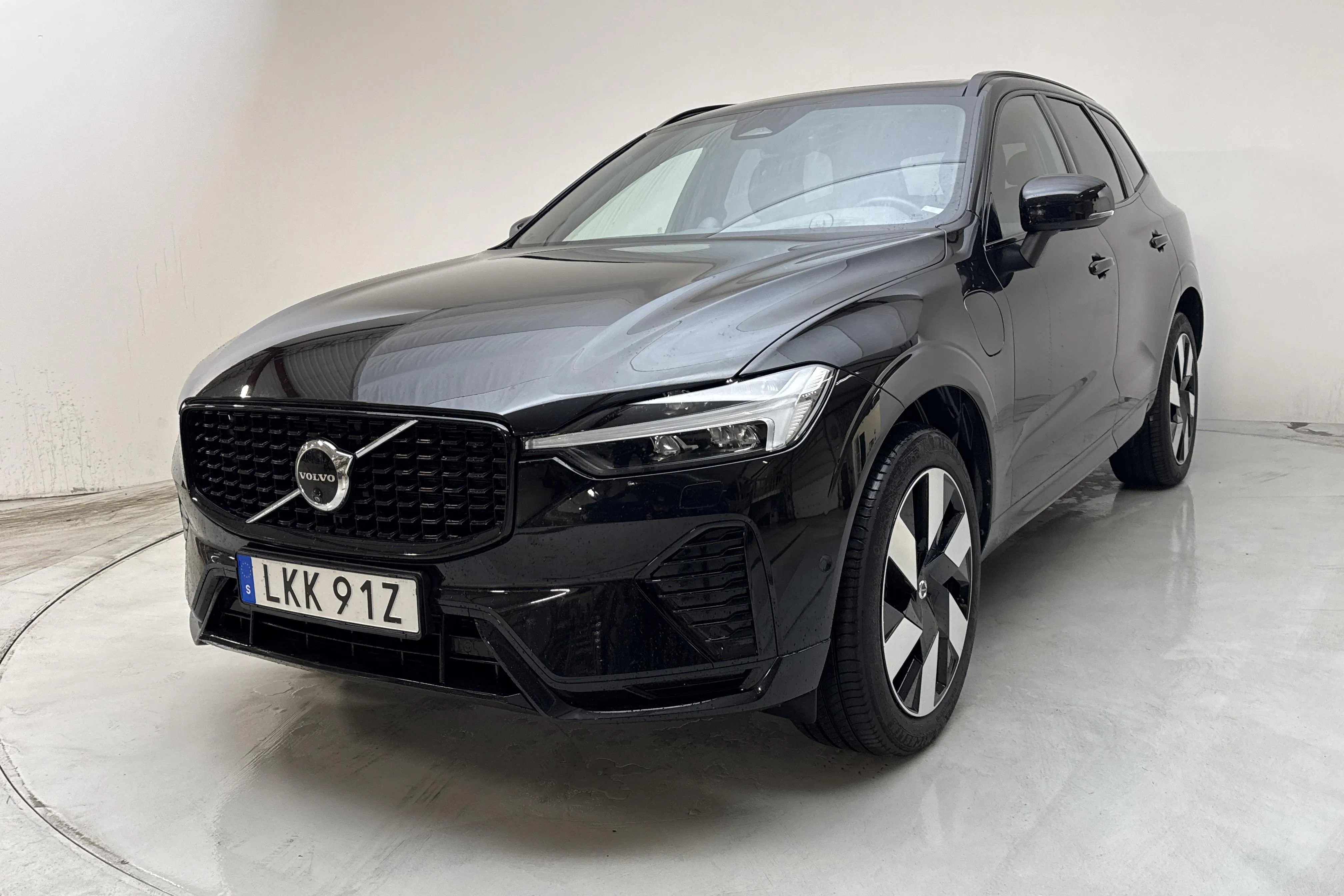 Presentation photo 1 of 23: Volvo XC60 T8 AWD Recharge (455hk) - 35 350 km - Automatic - black - 2024
