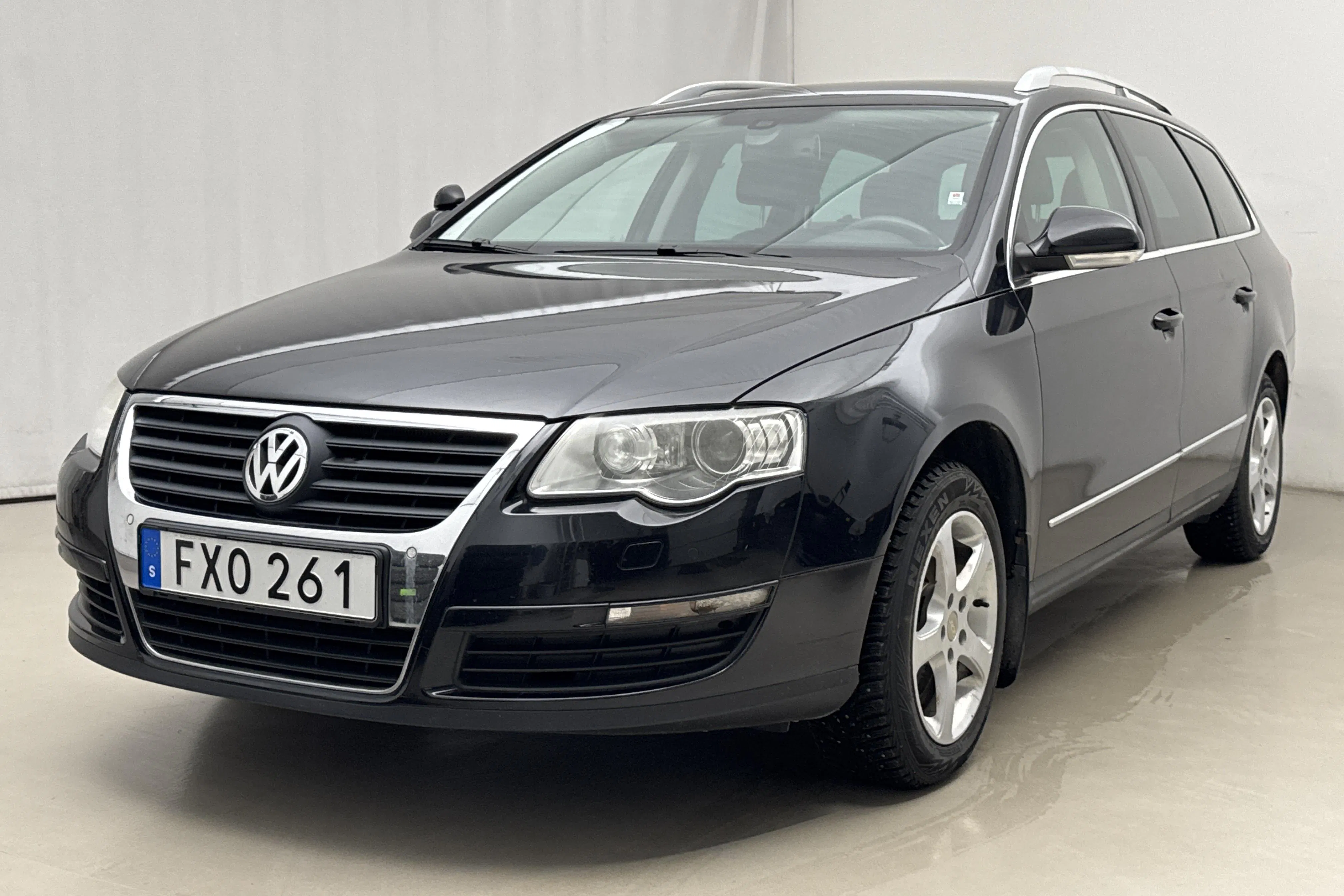 Presentationsfoto 1 av 16: VW Passat 1.4 TSI EcoFuel Variant (150hk) - 15 980 mil - Automat - svart - 2010