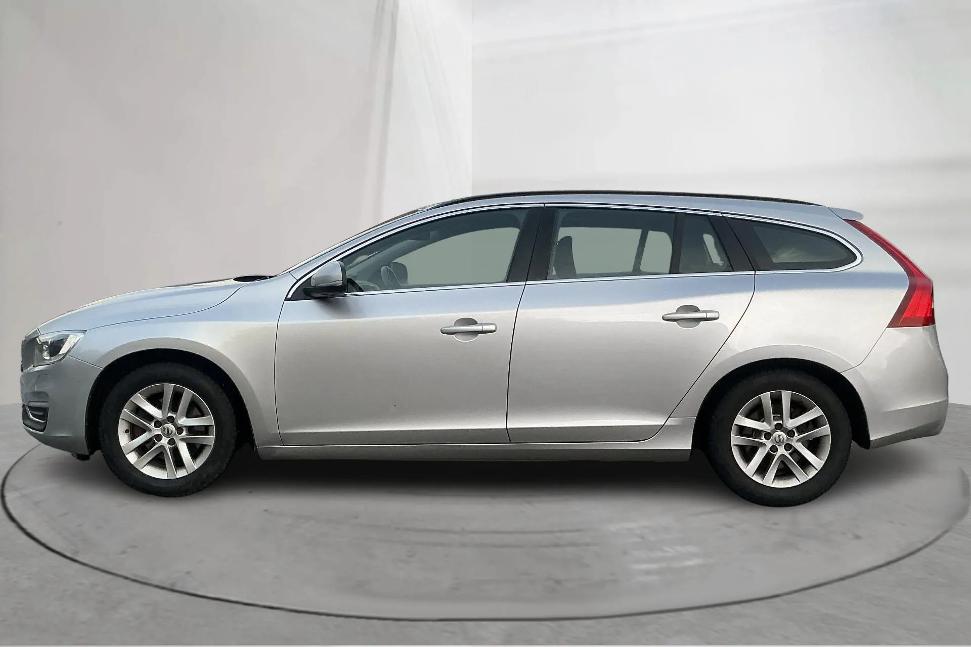 Presentation photo 2 of 13: Volvo V60 D4 (190hk) - 249 790 km - Manual - silver - 2016