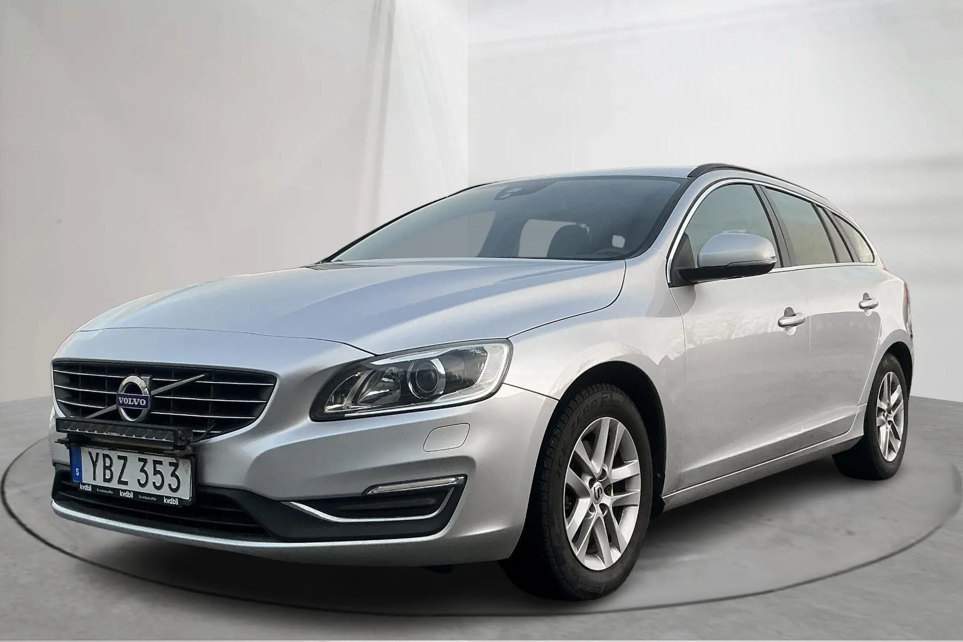Presentation photo 1 of 13: Volvo V60 D4 (190hk) - 249 790 km - Manual - silver - 2016