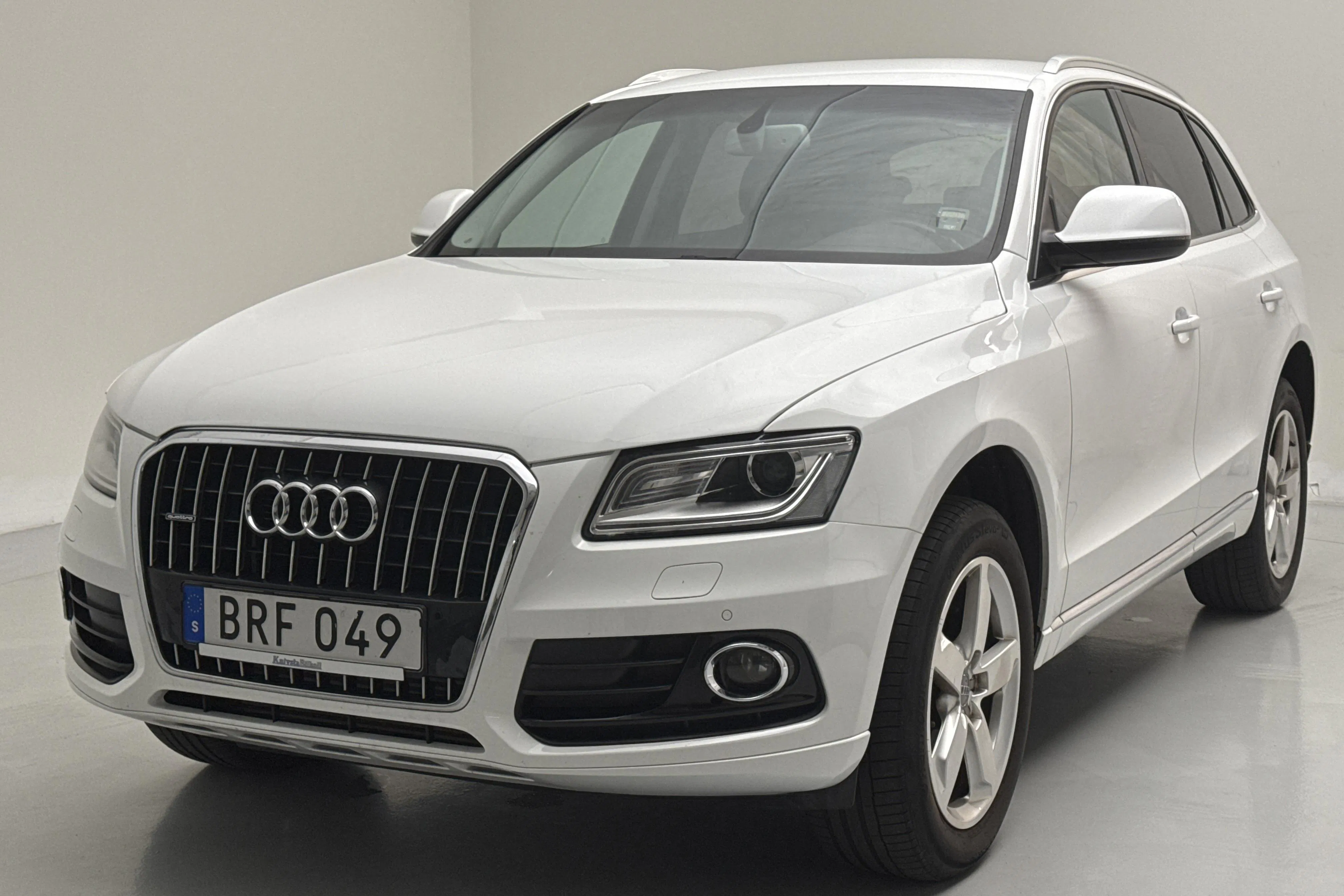 Presentationsfoto 1 av 12: Audi Q5 2.0 TDI quattro (177hk) - 14 531 mil - Automat - vit - 2014