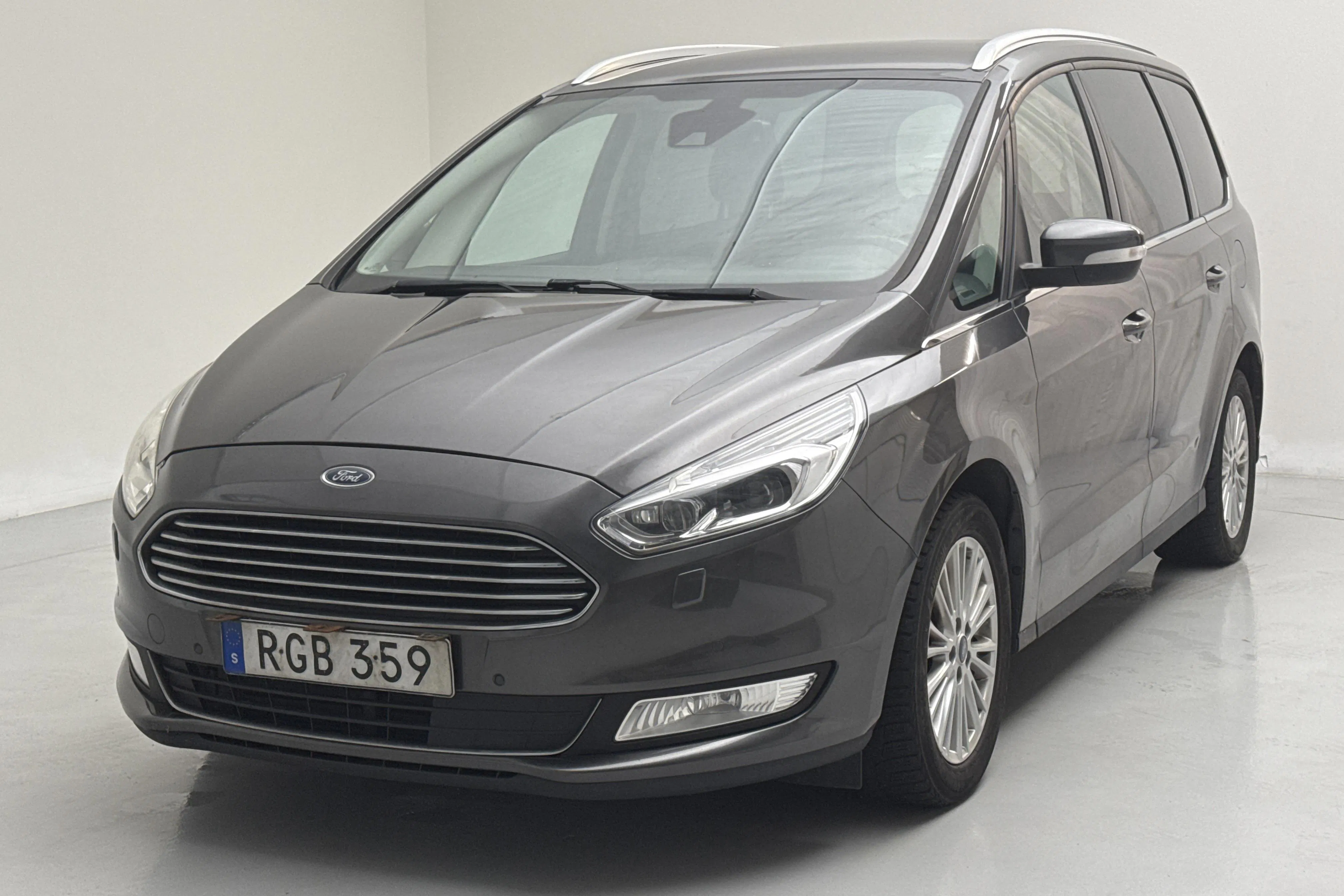 Presentation photo 1 of 16: Ford Galaxy 2.0 TDCI (150hk) - 182 490 km - Automatic - gray - 2017