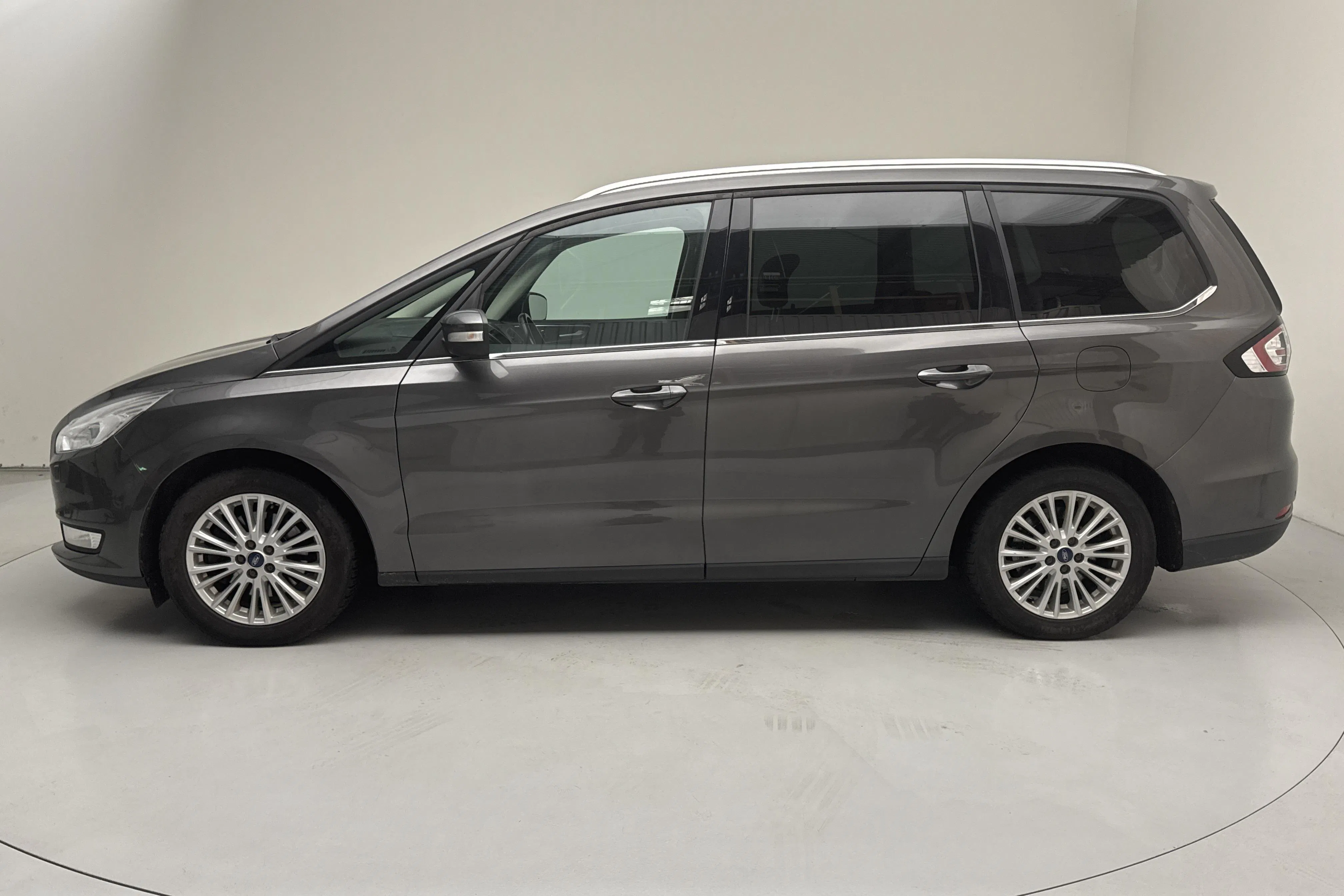 Presentation photo 2 of 16: Ford Galaxy 2.0 TDCI (150hk) - 182 490 km - Automatic - gray - 2017