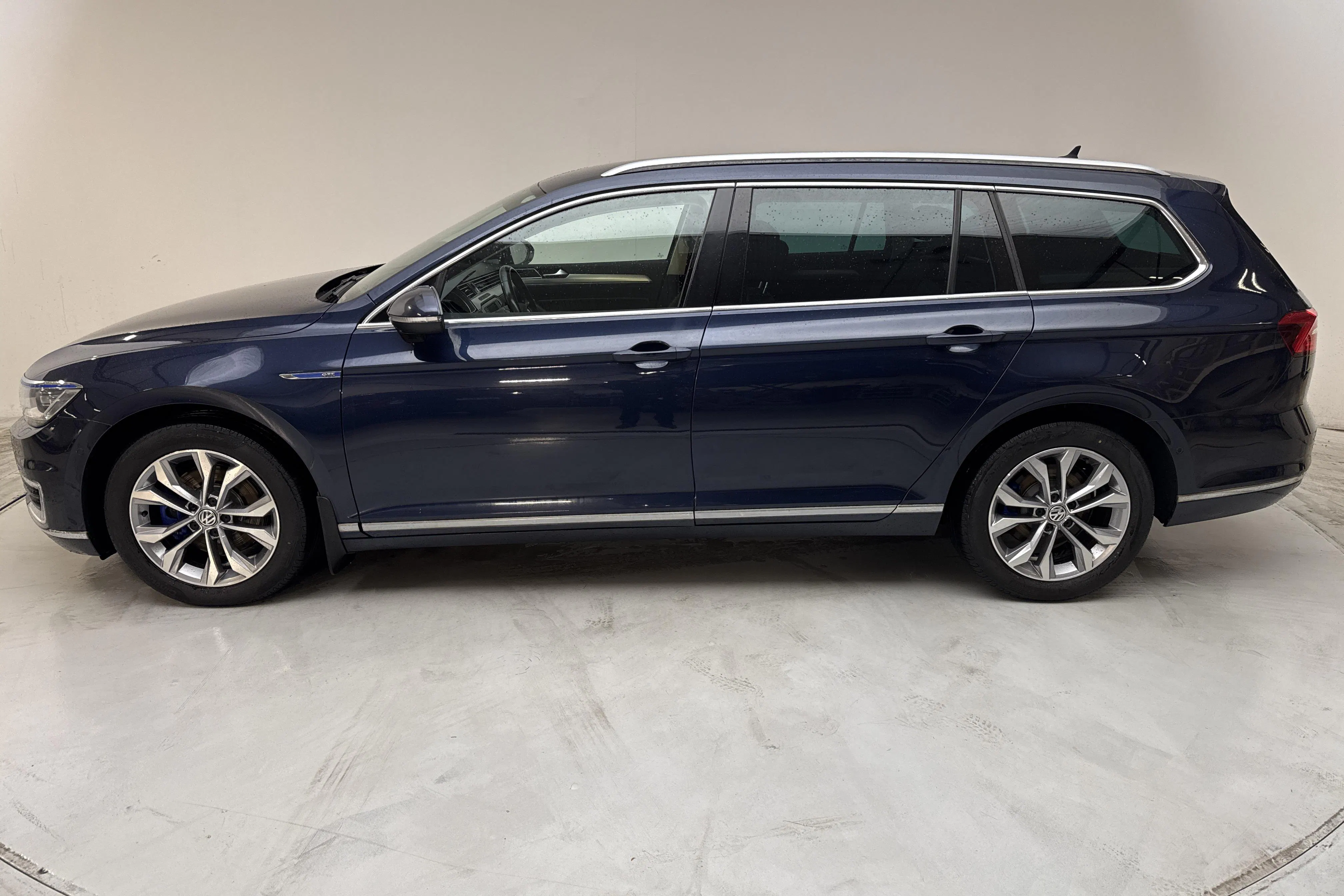 Presentationsfoto 2 av 15: VW Passat 1.4 Plug-in-Hybrid Sportscombi (218hk) - 21 995 mil - Automat - Mörkblå - 2017
