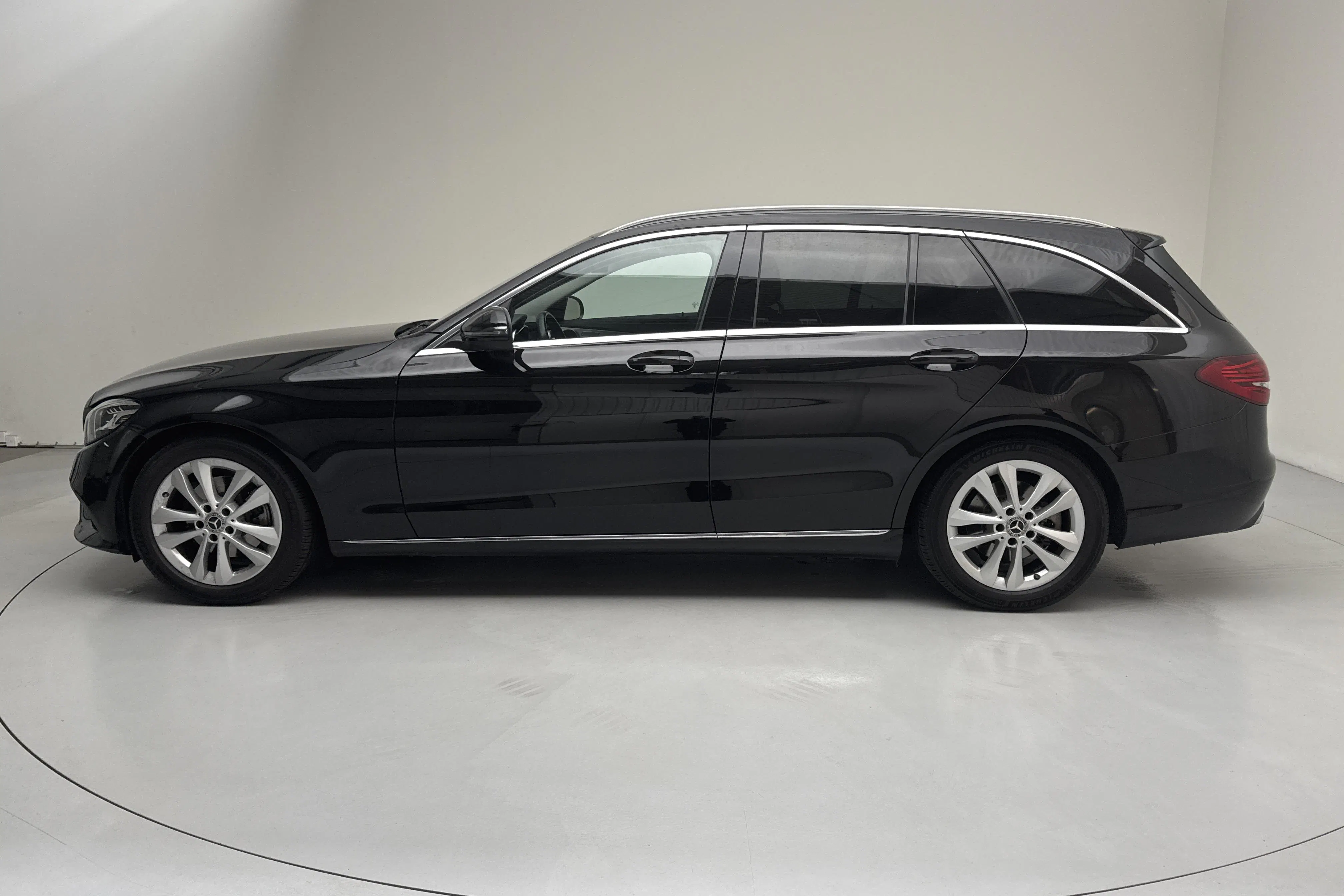 Presentationsfoto 2 av 15: Mercedes C 200 Kombi S205 (184hk) - 14 111 mil - Automat - svart - 2019