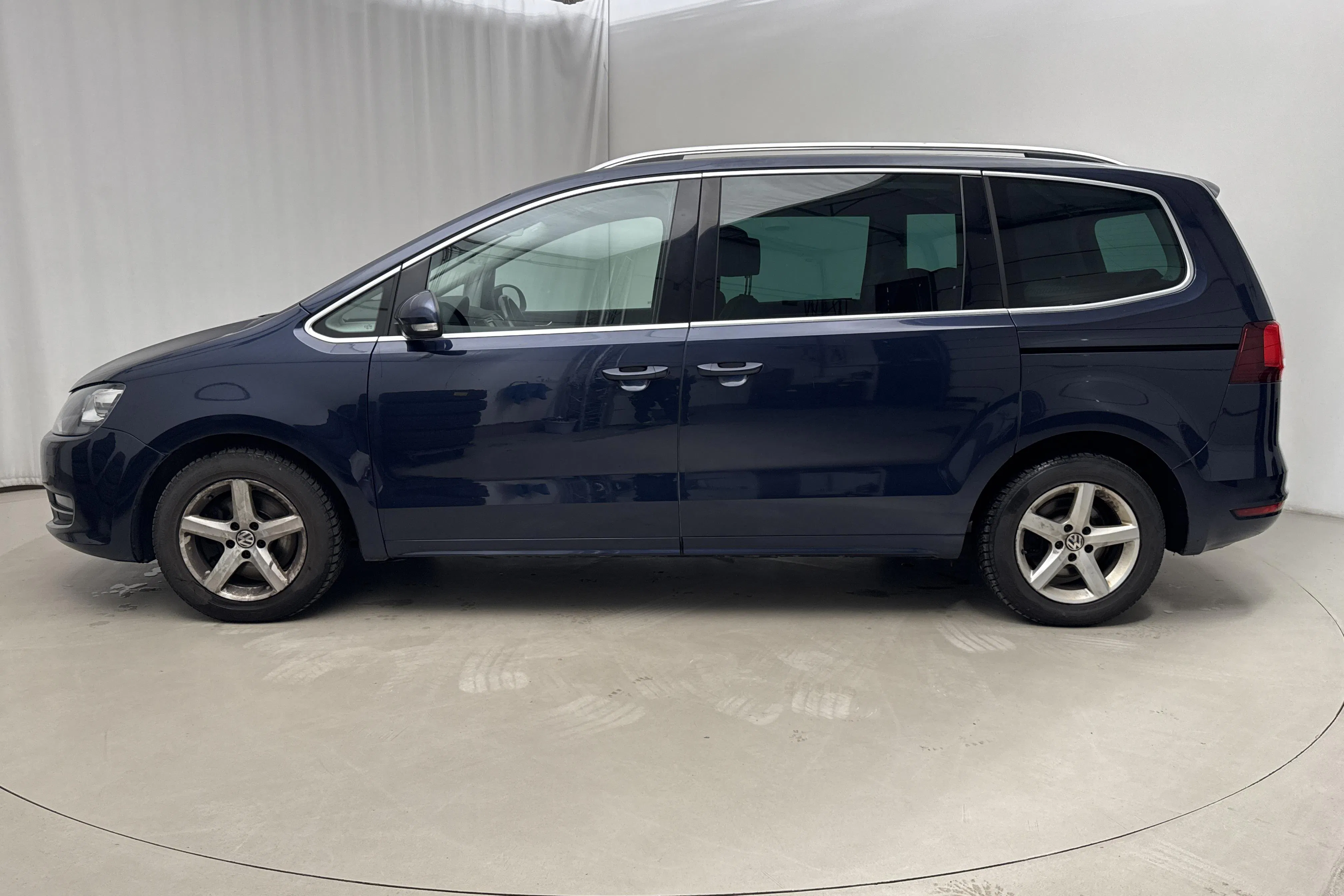 Presentation photo 2 of 18: VW Sharan 2.0 TDI 4Motion (184hk) - 183 080 km - Automatic - dark blue - 2017