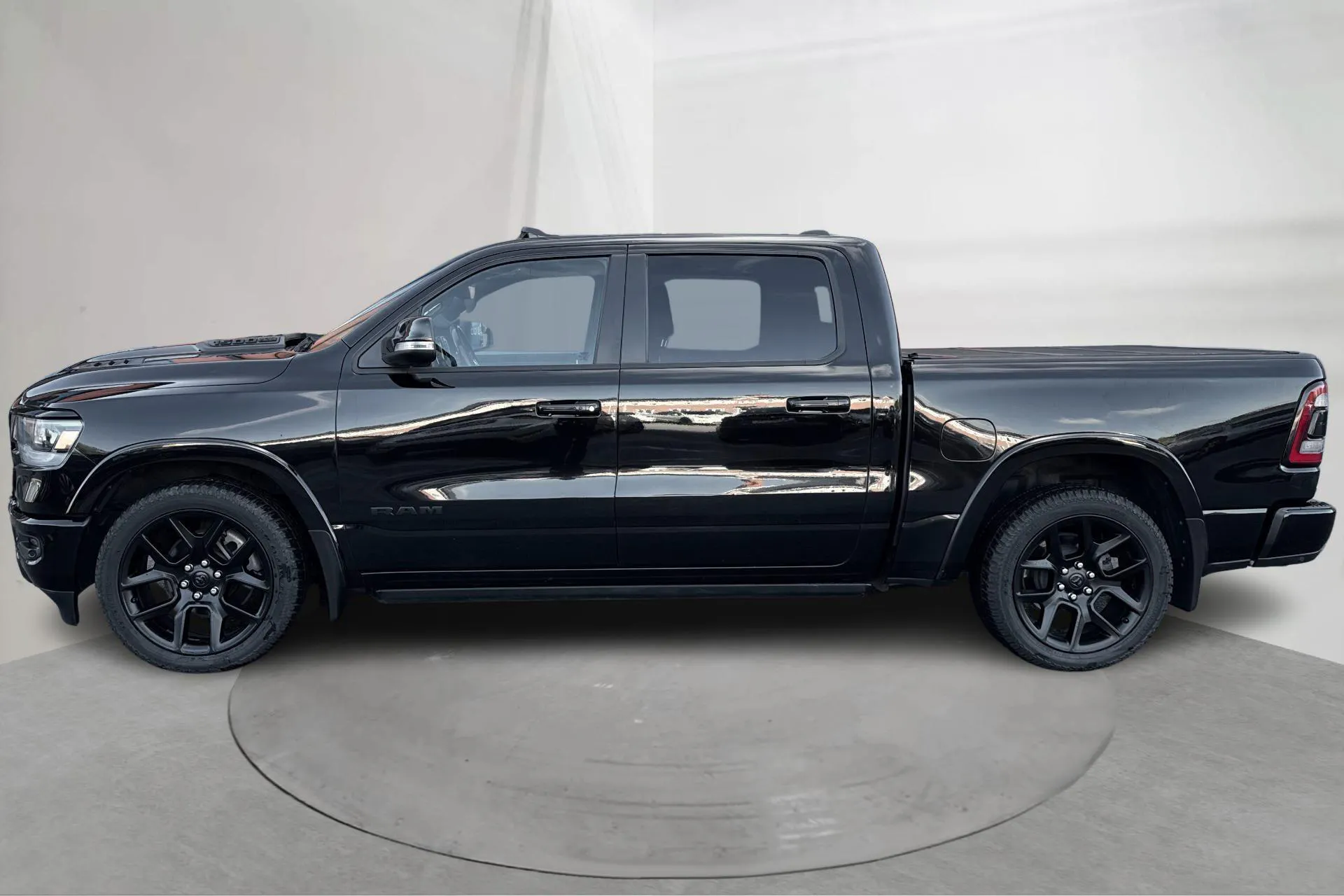 Presentation photo 2 of 23: Dodge RAM 1500 5.7 (395hk) - 118 110 km - Automatic - black - 2021
