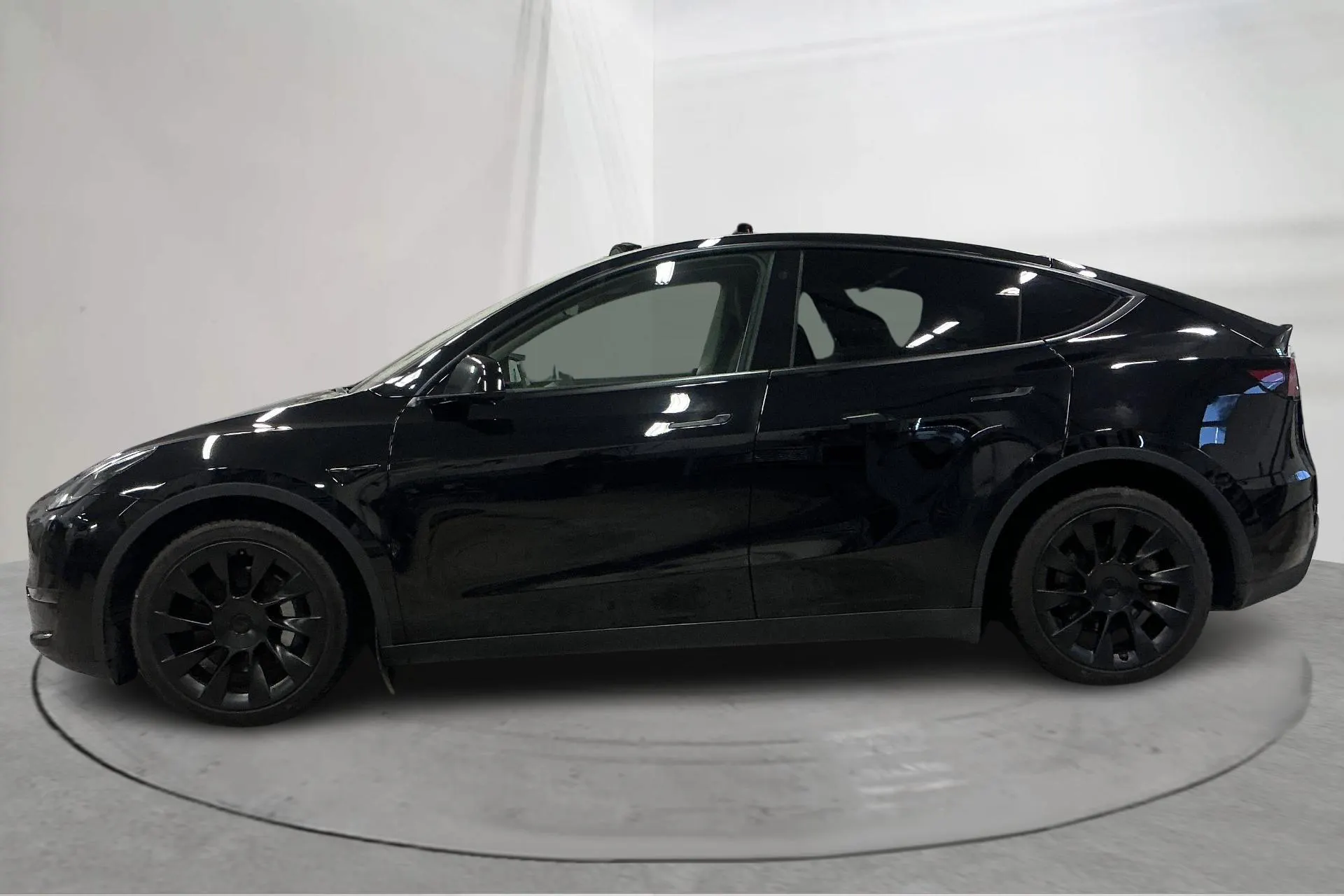 Presentationsfoto 2 av 19: Tesla Model Y Long Range Dual Motor AWD - 16 421 mil - Automat - svart - 2023