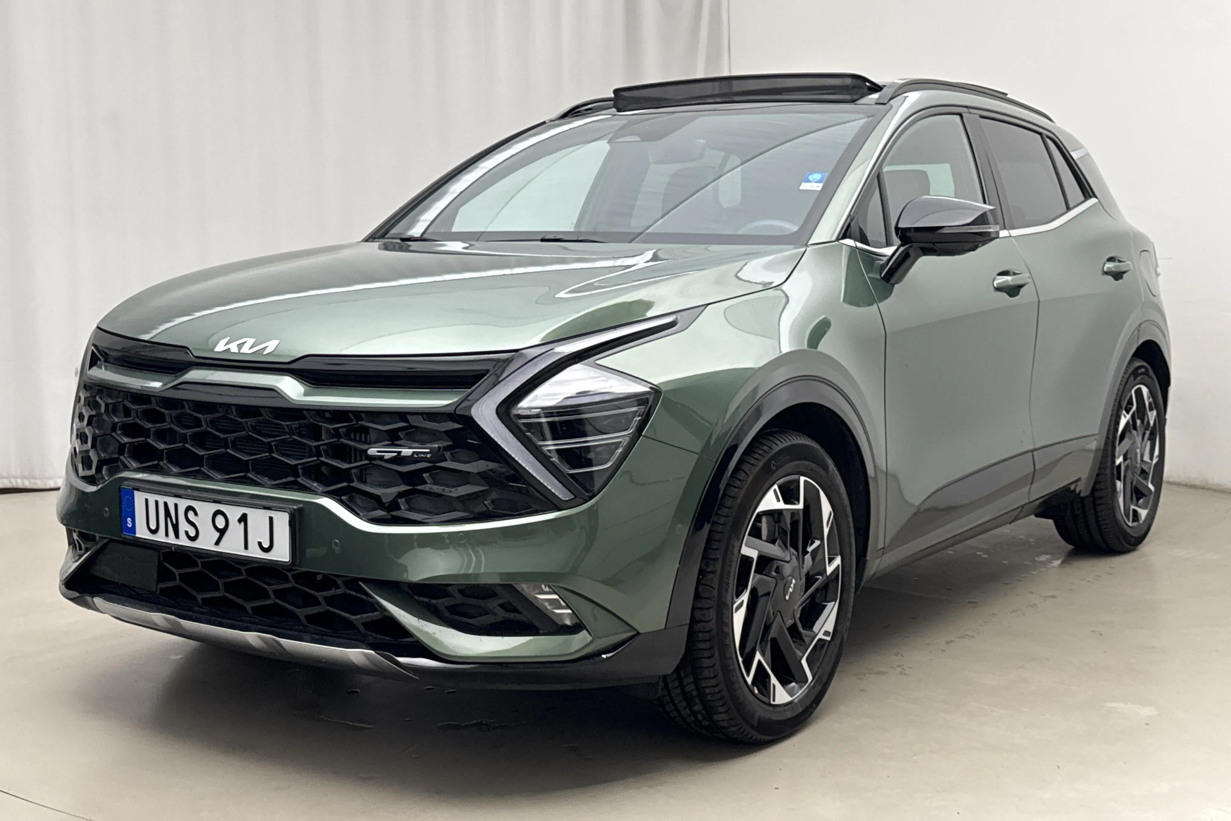 Presentation photo 1 of 24: KIA Sportage PHEV AWD (265hk) - 5 960 km - Automatic - green - 2025