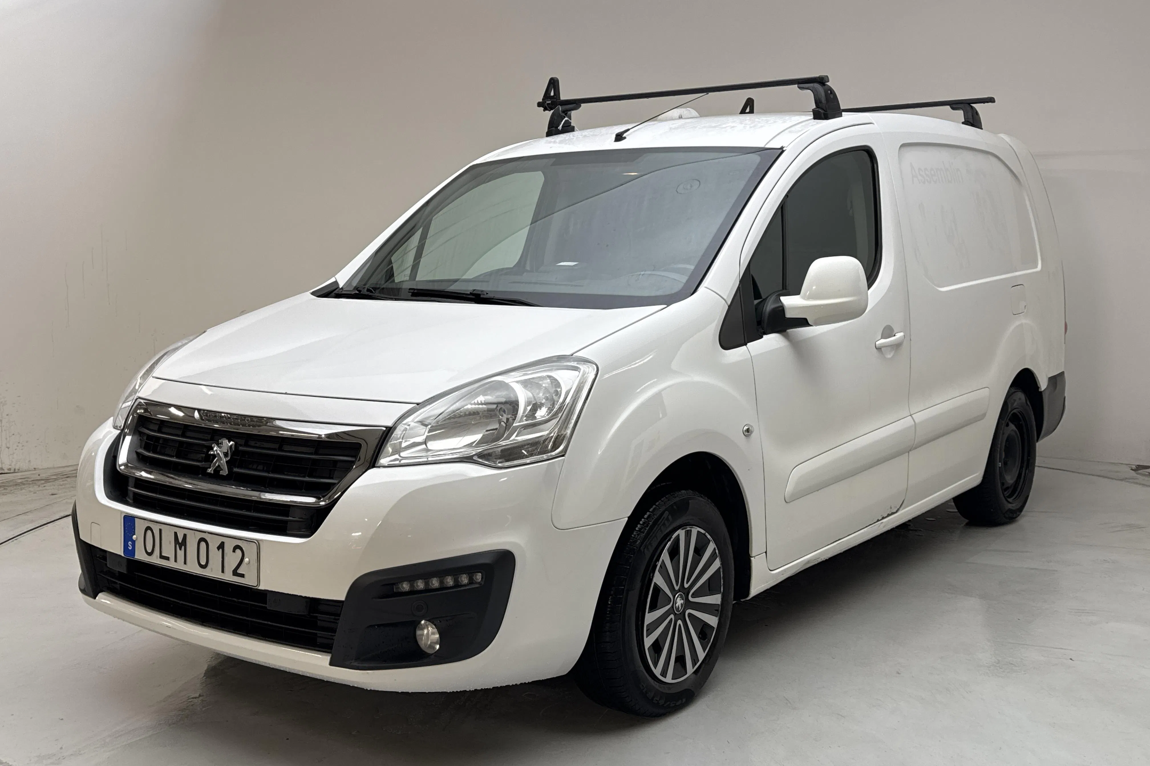 Presentation photo 1 of 12: Peugeot Partner 1.6 BlueHDI Skåp (100hk) - 126 230 km - Automatic - white - 2018
