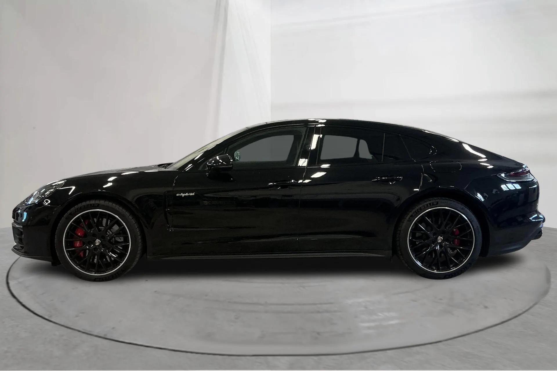 Presentationsfoto 2 av 20: Porsche Panamera 4S E-hybrid (560hk) - 2 238 mil - Automat - svart - 2022