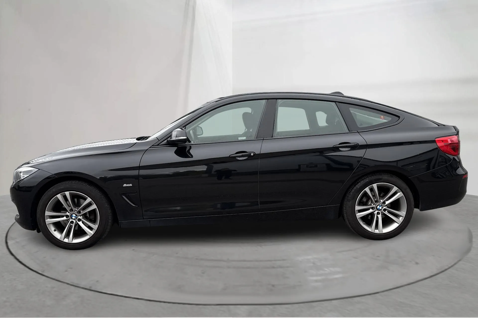 Presentationsfoto 2 av 19: BMW 320d GT xDrive, F34 (190hk) - 20 910 mil - Automat - svart - 2018