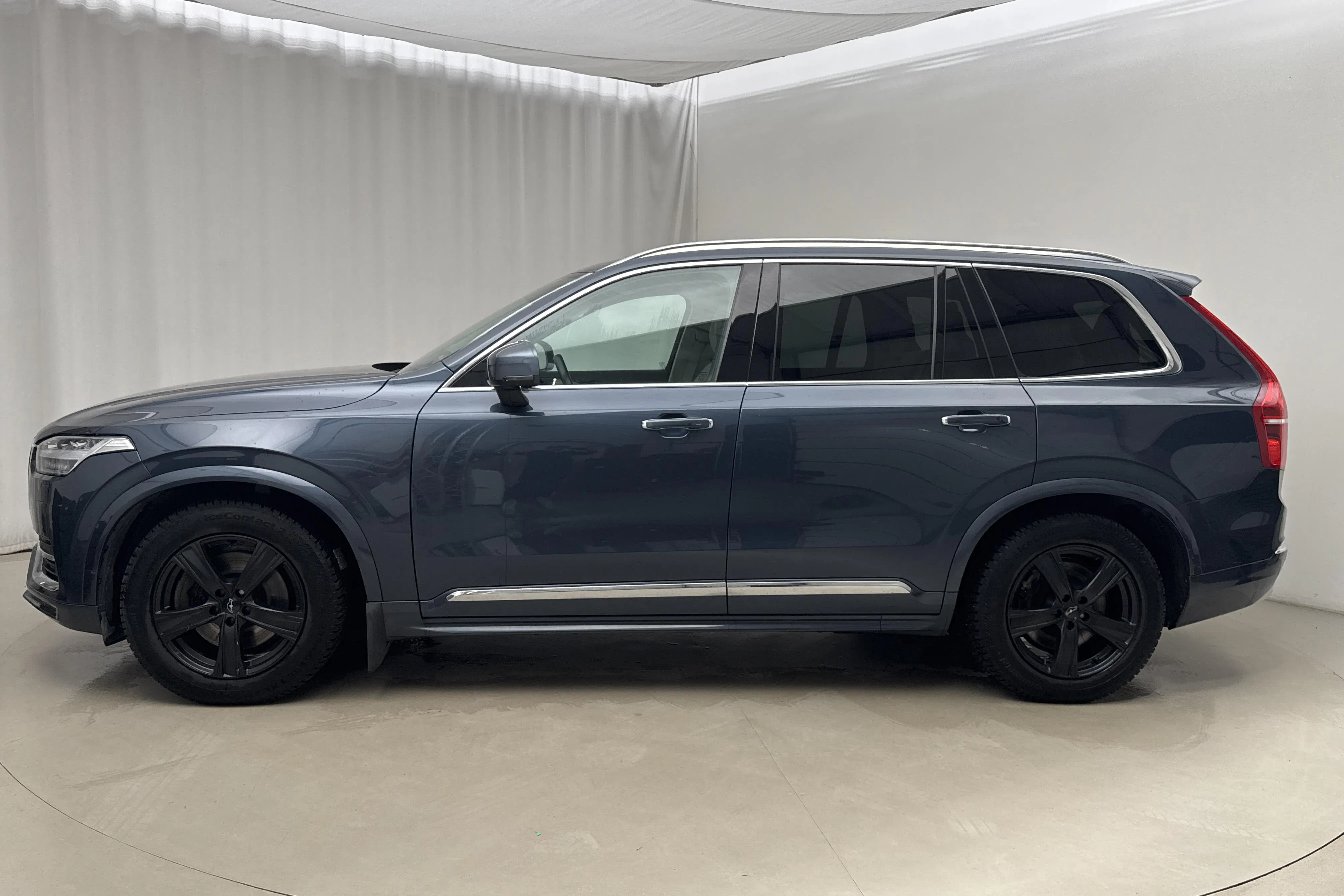 Presentationsfoto 2 av 23: Volvo XC90 B5 Mildhybrid, Diesel AWD (235hk) - 5 733 mil - Automat - Mörkblå - 2022