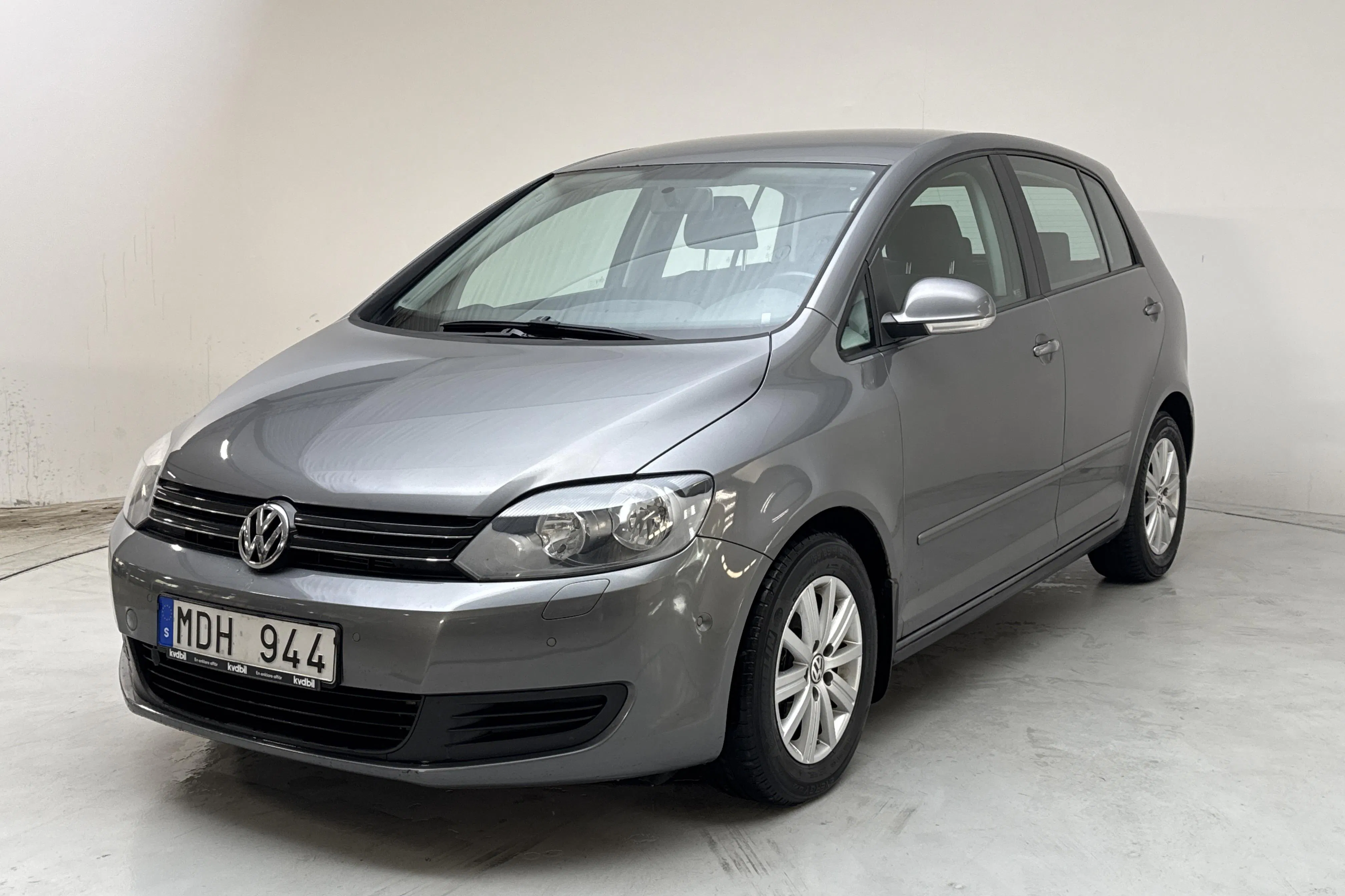 Presentation photo 1 of 14: VW Golf VI 1.6 TDI BlueMotion Technology Plus (105hk) - 186 170 km - Automatic - gray - 2012