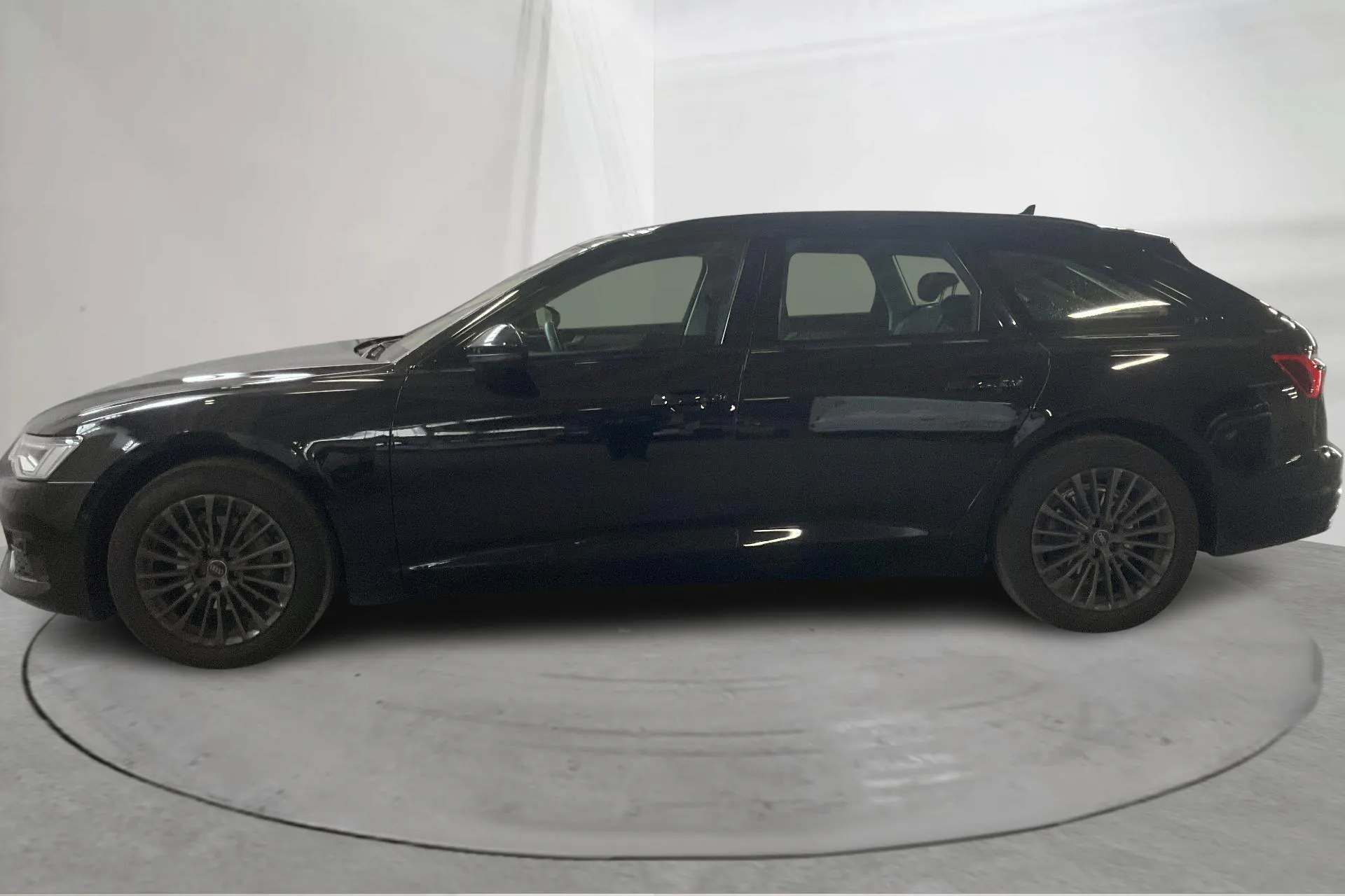Presentationsfoto 2 av 18: Audi A6 Avant 40 TDI quattro (204hk) - 6 304 mil - Automat - svart - 2025